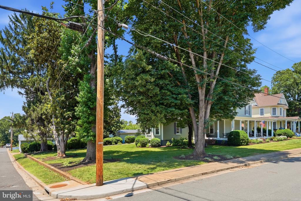 406 MACOY AVE, CULPEPER, Virginia 22701, 6 Bedrooms Bedrooms, ,3 BathroomsBathrooms,Residential,406 MACOY AVE,VACU2014164 MLS # VACU2014164 406 MACOY AVE, CULPEPER, Virginia 22701, 6 Bedrooms Bedrooms, ,3 BathroomsBathrooms,Residential,406 MACOY AVE,VACU2014164 MLS # VACU2014164