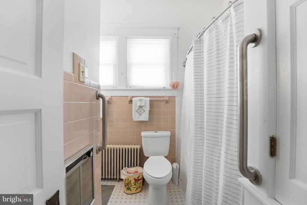 406 MACOY AVE, CULPEPER, Virginia 22701, 6 Bedrooms Bedrooms, ,3 BathroomsBathrooms,Residential,406 MACOY AVE,VACU2014164 MLS # VACU2014164 406 MACOY AVE, CULPEPER, Virginia 22701, 6 Bedrooms Bedrooms, ,3 BathroomsBathrooms,Residential,406 MACOY AVE,VACU2014164 MLS # VACU2014164