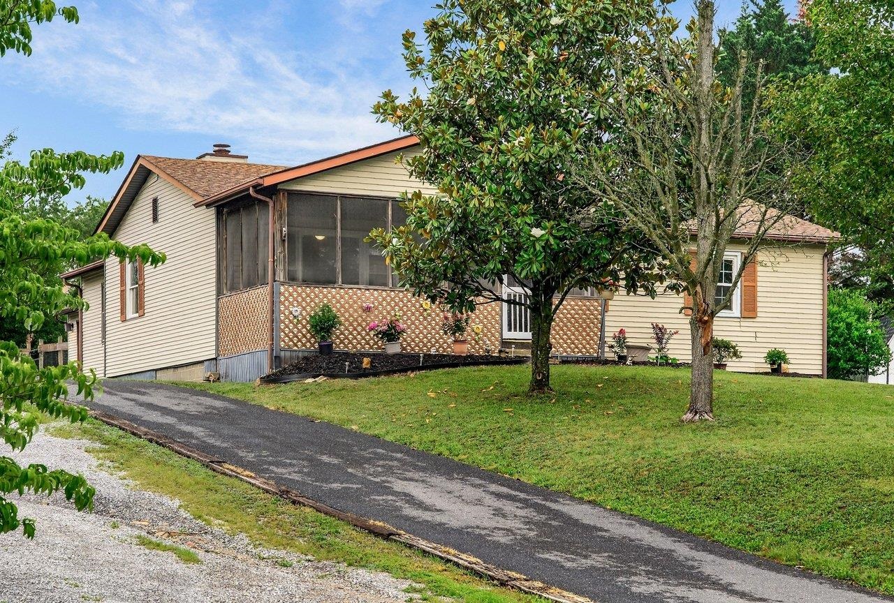 63 WESTGATE RD, VERONA, Virginia 24482, 3 Bedrooms Bedrooms, ,2 BathroomsBathrooms,Residential,63 WESTGATE RD,678985 MLS # 678985 63 WESTGATE RD, VERONA, Virginia 24482, 3 Bedrooms Bedrooms, ,2 BathroomsBathrooms,Residential,63 WESTGATE RD,678985 MLS # 678985