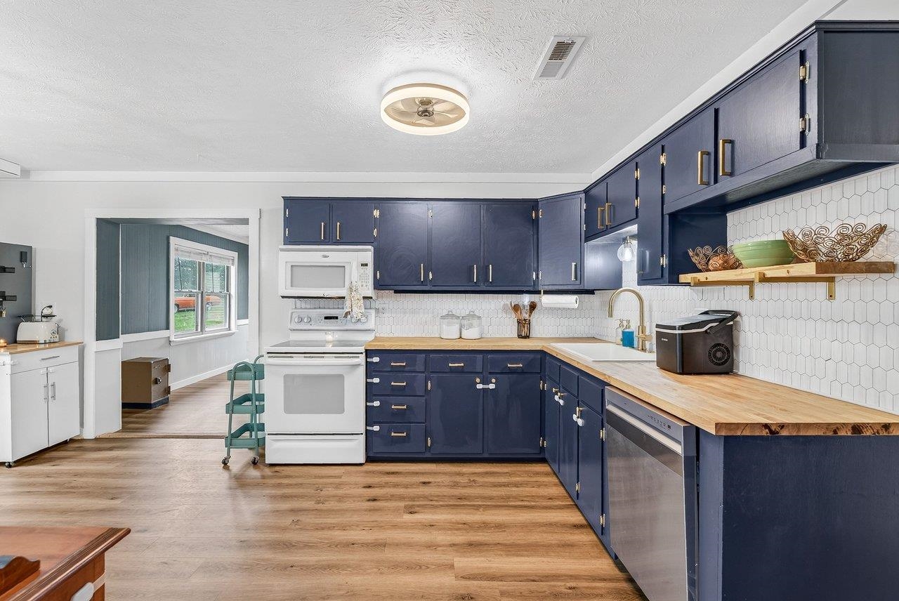 63 WESTGATE RD, VERONA, Virginia 24482, 3 Bedrooms Bedrooms, ,2 BathroomsBathrooms,Residential,63 WESTGATE RD,678985 MLS # 678985 63 WESTGATE RD, VERONA, Virginia 24482, 3 Bedrooms Bedrooms, ,2 BathroomsBathrooms,Residential,63 WESTGATE RD,678985 MLS # 678985