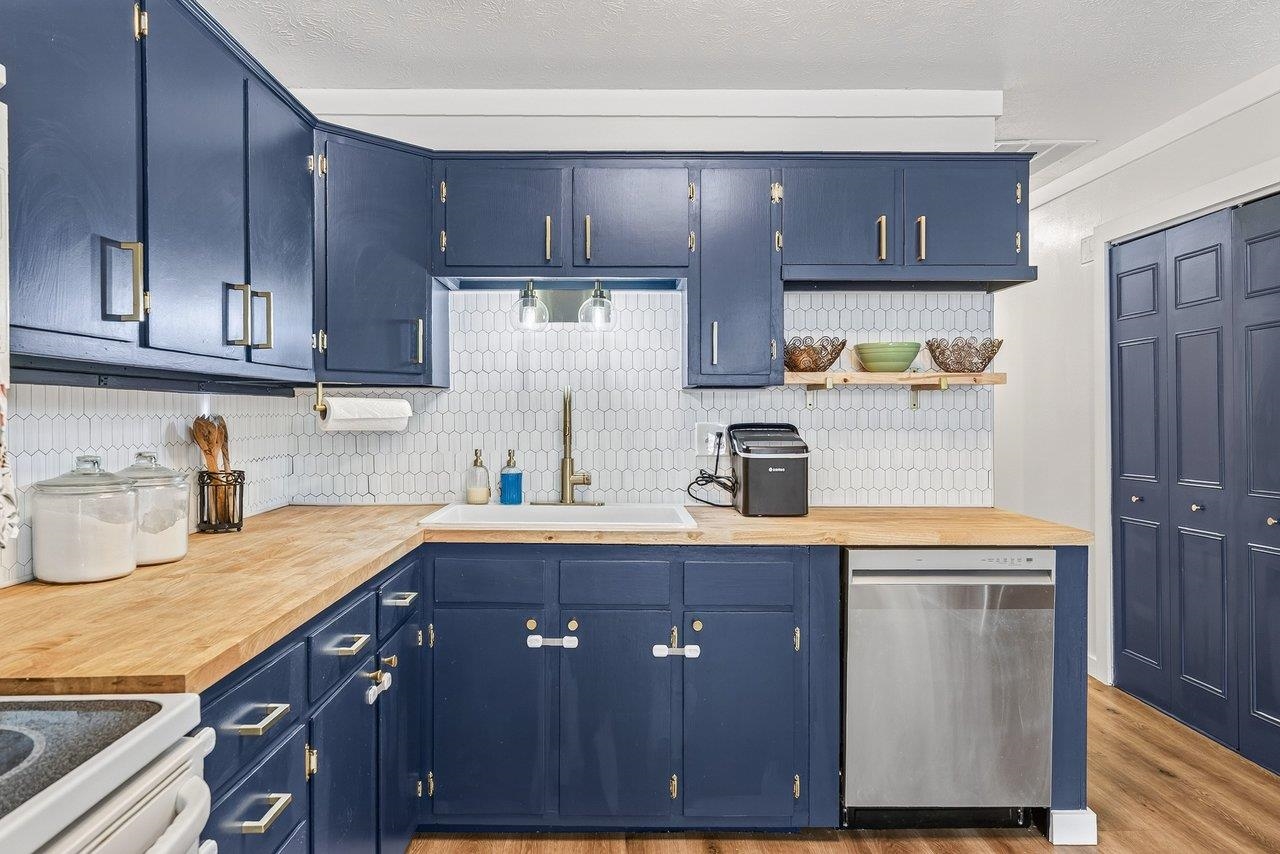 63 WESTGATE RD, VERONA, Virginia 24482, 3 Bedrooms Bedrooms, ,2 BathroomsBathrooms,Residential,63 WESTGATE RD,678985 MLS # 678985 63 WESTGATE RD, VERONA, Virginia 24482, 3 Bedrooms Bedrooms, ,2 BathroomsBathrooms,Residential,63 WESTGATE RD,678985 MLS # 678985