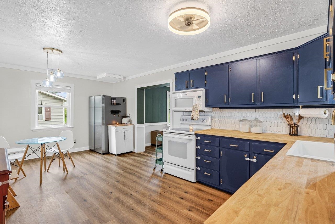 63 WESTGATE RD, VERONA, Virginia 24482, 3 Bedrooms Bedrooms, ,2 BathroomsBathrooms,Residential,63 WESTGATE RD,678985 MLS # 678985 63 WESTGATE RD, VERONA, Virginia 24482, 3 Bedrooms Bedrooms, ,2 BathroomsBathrooms,Residential,63 WESTGATE RD,678985 MLS # 678985