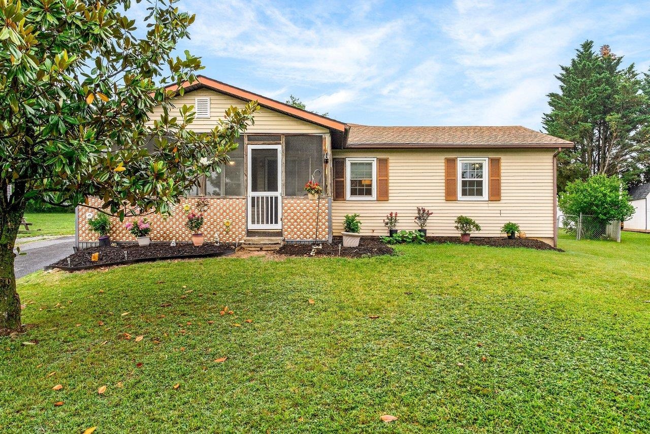 63 WESTGATE RD, VERONA, Virginia 24482, 3 Bedrooms Bedrooms, ,2 BathroomsBathrooms,Residential,63 WESTGATE RD,678985 MLS # 678985 63 WESTGATE RD, VERONA, Virginia 24482, 3 Bedrooms Bedrooms, ,2 BathroomsBathrooms,Residential,63 WESTGATE RD,678985 MLS # 678985