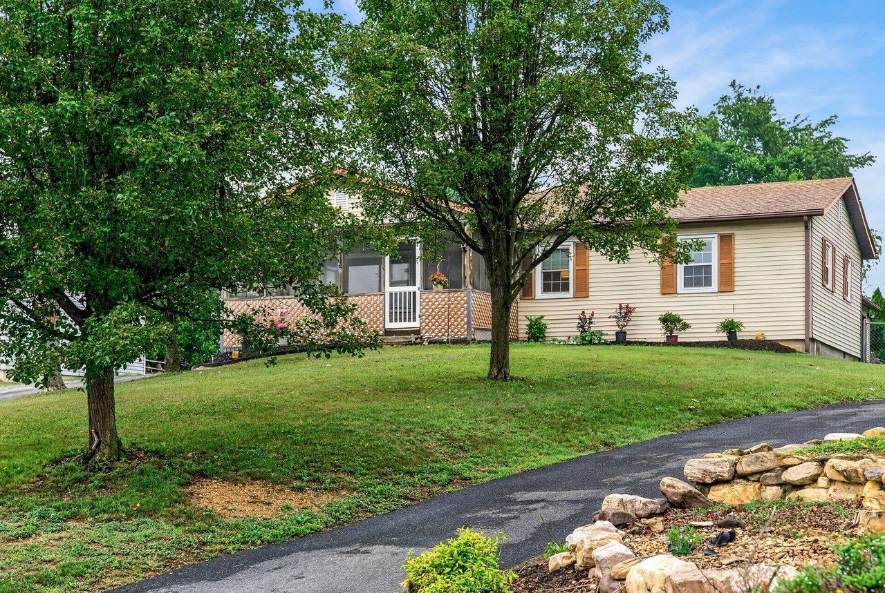 63 WESTGATE RD, VERONA, Virginia 24482, 3 Bedrooms Bedrooms, ,2 BathroomsBathrooms,Residential,63 WESTGATE RD,678985 MLS # 678985 63 WESTGATE RD, VERONA, Virginia 24482, 3 Bedrooms Bedrooms, ,2 BathroomsBathrooms,Residential,63 WESTGATE RD,678985 MLS # 678985