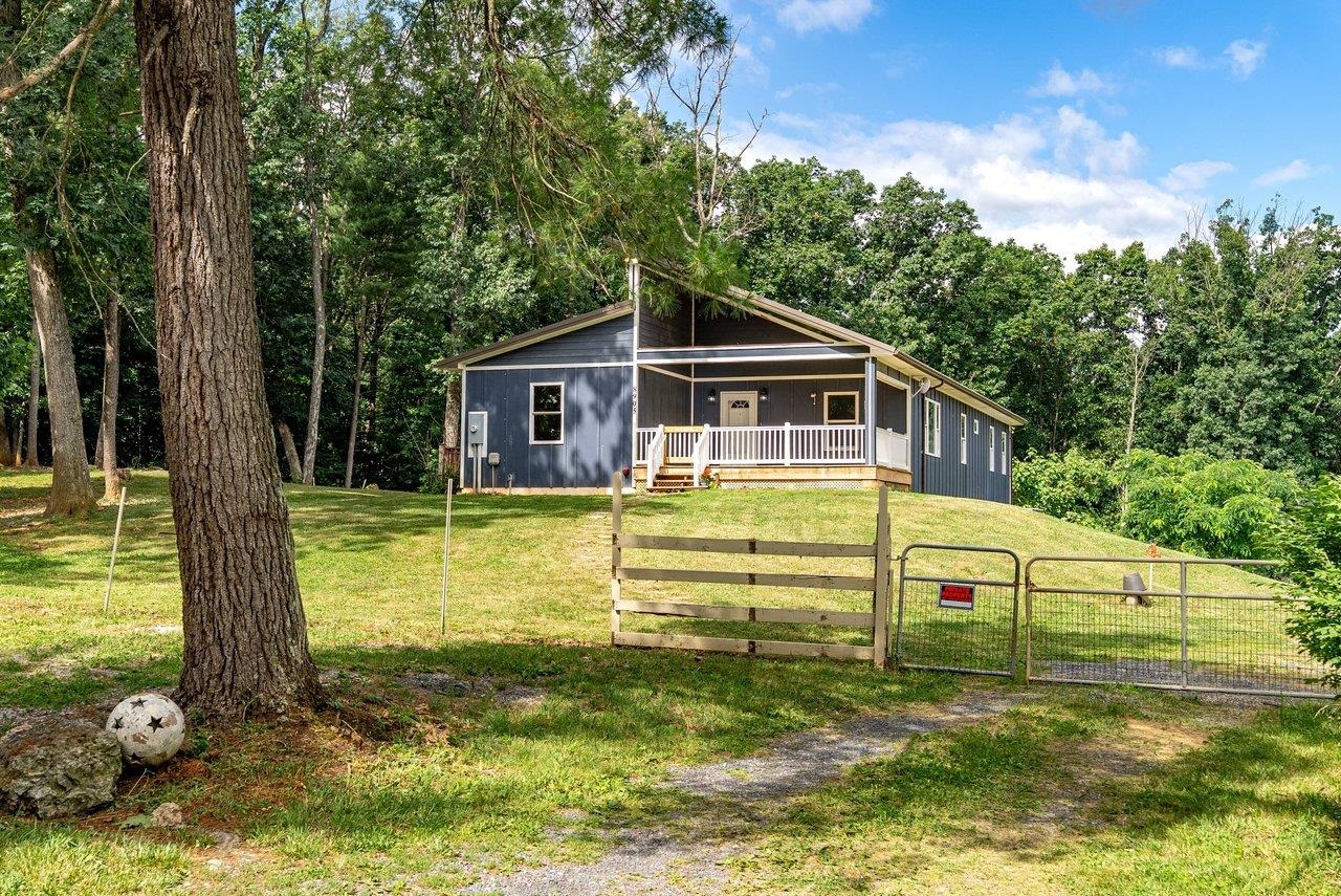 8905 SHADE TREE LN, BROADWAY, Virginia 22815, 7 Bedrooms Bedrooms, ,4 BathroomsBathrooms,Residential,8905 SHADE TREE LN,678992 MLS # 678992 8905 SHADE TREE LN, BROADWAY, Virginia 22815, 7 Bedrooms Bedrooms, ,4 BathroomsBathrooms,Residential,8905 SHADE TREE LN,678992 MLS # 678992
