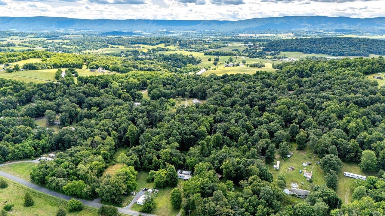 8905 SHADE TREE LN, BROADWAY, Virginia 22815, 7 Bedrooms Bedrooms, ,4 BathroomsBathrooms,Residential,8905 SHADE TREE LN,678992 MLS # 678992 8905 SHADE TREE LN, BROADWAY, Virginia 22815, 7 Bedrooms Bedrooms, ,4 BathroomsBathrooms,Residential,8905 SHADE TREE LN,678992 MLS # 678992