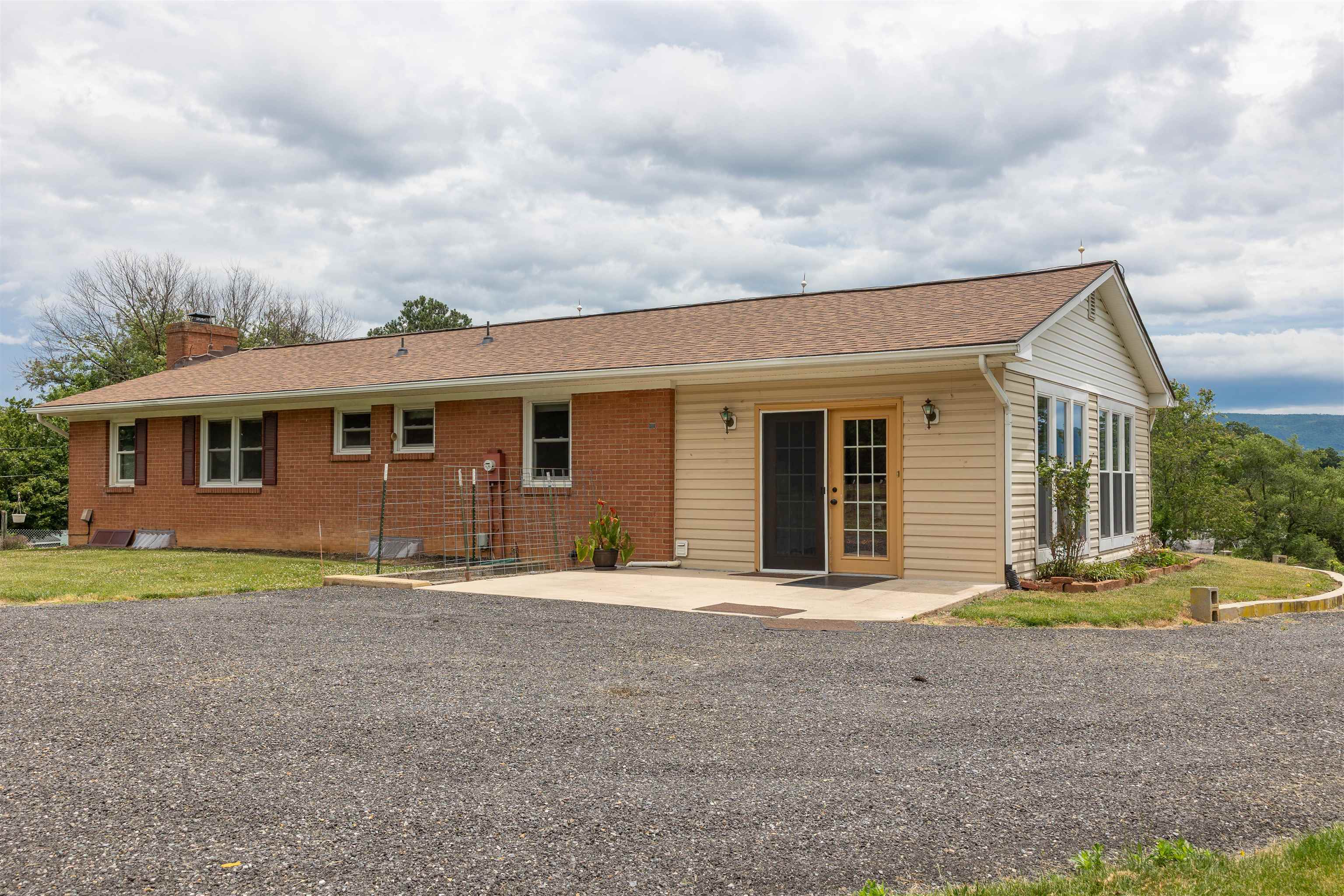 10139 CHINKAPIN DR, ROCKINGHAM, Virginia 22802, 3 Bedrooms Bedrooms, ,2 BathroomsBathrooms,Residential,10139 CHINKAPIN DR,678993 MLS # 678993 10139 CHINKAPIN DR, ROCKINGHAM, Virginia 22802, 3 Bedrooms Bedrooms, ,2 BathroomsBathrooms,Residential,10139 CHINKAPIN DR,678993 MLS # 678993
