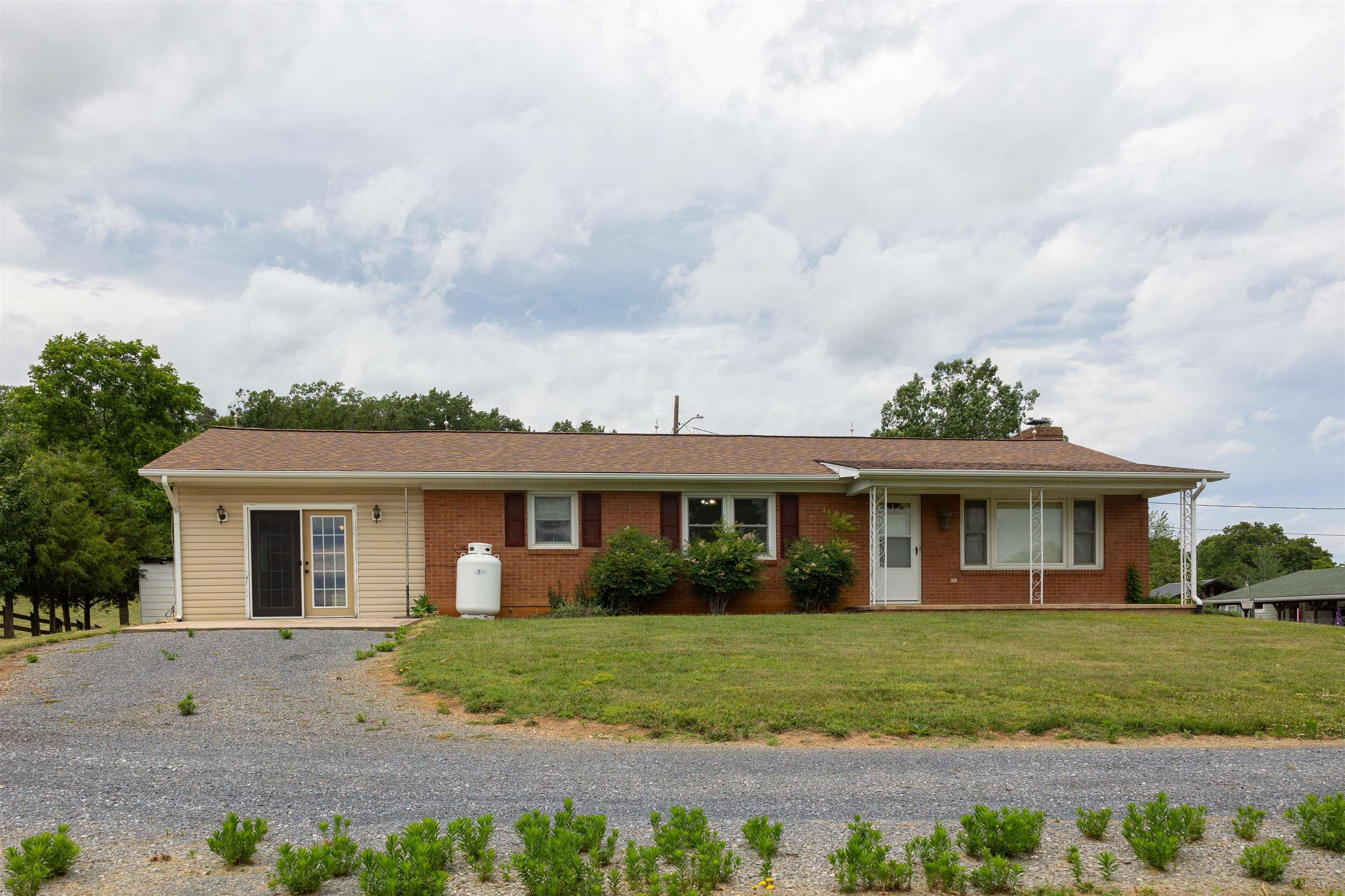 10139 CHINKAPIN DR, ROCKINGHAM, Virginia 22802, 3 Bedrooms Bedrooms, ,2 BathroomsBathrooms,Residential,10139 CHINKAPIN DR,678993 MLS # 678993 10139 CHINKAPIN DR, ROCKINGHAM, Virginia 22802, 3 Bedrooms Bedrooms, ,2 BathroomsBathrooms,Residential,10139 CHINKAPIN DR,678993 MLS # 678993