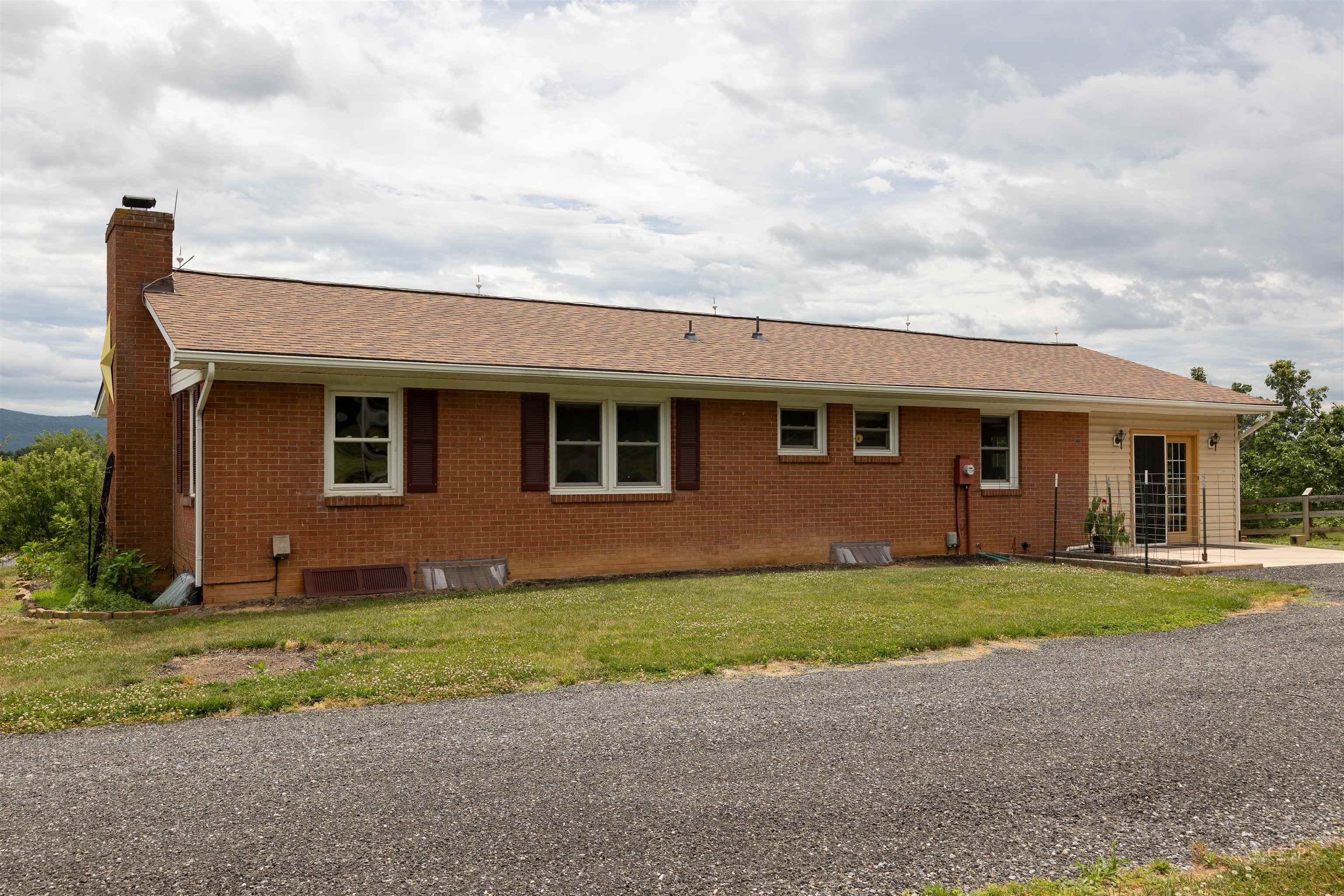 10139 CHINKAPIN DR, ROCKINGHAM, Virginia 22802, 3 Bedrooms Bedrooms, ,2 BathroomsBathrooms,Residential,10139 CHINKAPIN DR,678993 MLS # 678993 10139 CHINKAPIN DR, ROCKINGHAM, Virginia 22802, 3 Bedrooms Bedrooms, ,2 BathroomsBathrooms,Residential,10139 CHINKAPIN DR,678993 MLS # 678993
