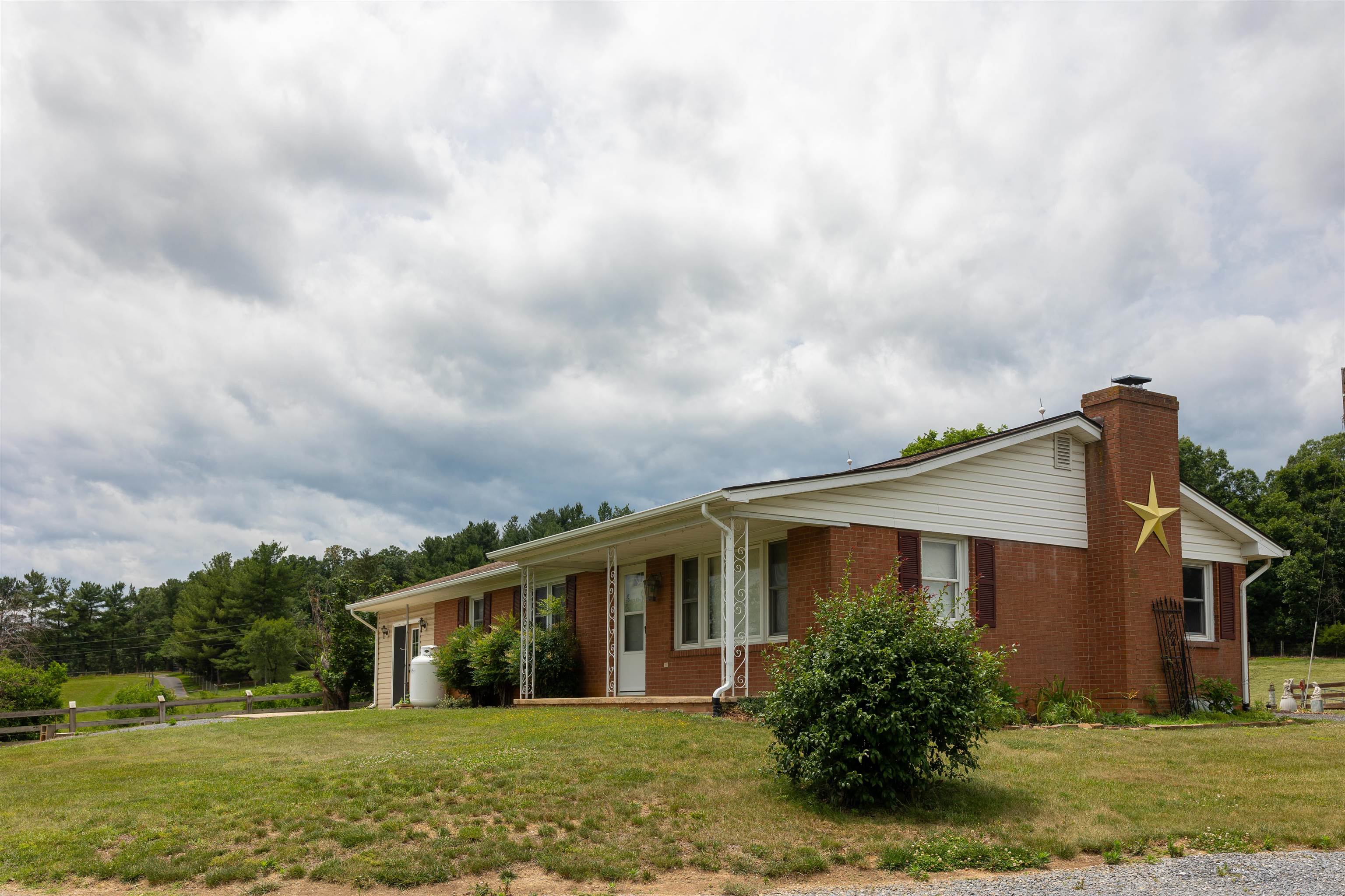 10139 CHINKAPIN DR, ROCKINGHAM, Virginia 22802, 3 Bedrooms Bedrooms, ,2 BathroomsBathrooms,Residential,10139 CHINKAPIN DR,678993 MLS # 678993 10139 CHINKAPIN DR, ROCKINGHAM, Virginia 22802, 3 Bedrooms Bedrooms, ,2 BathroomsBathrooms,Residential,10139 CHINKAPIN DR,678993 MLS # 678993