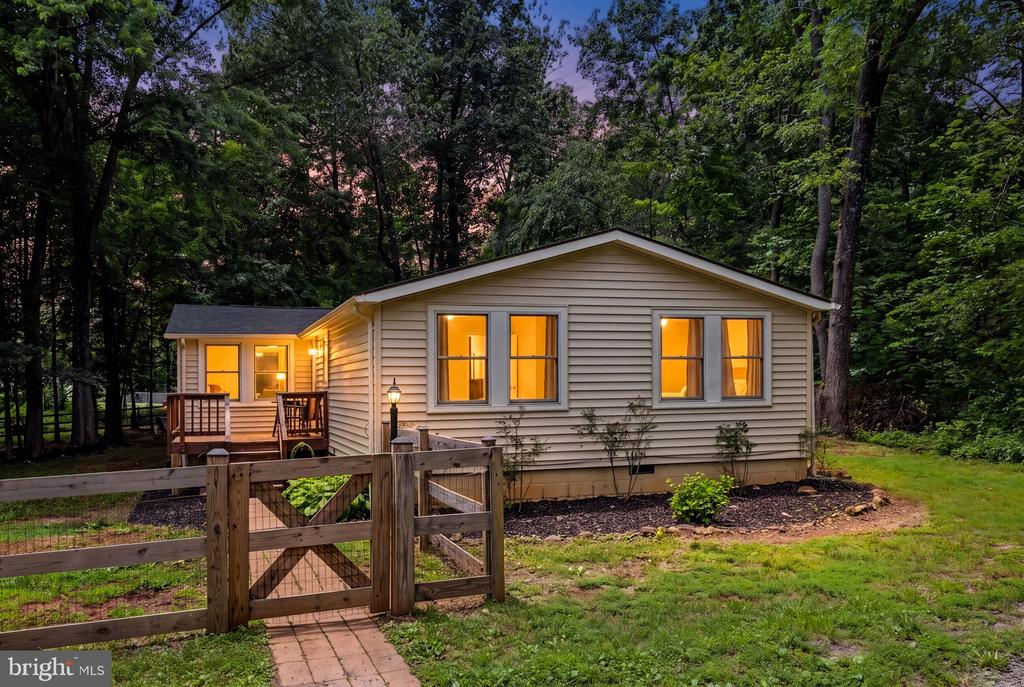9448 GREEN RD, MIDLAND, Virginia 22728, 4 Bedrooms Bedrooms, ,2 BathroomsBathrooms,Residential,9448 GREEN RD,VAFQ2022712 MLS # VAFQ2022712 9448 GREEN RD, MIDLAND, Virginia 22728, 4 Bedrooms Bedrooms, ,2 BathroomsBathrooms,Residential,9448 GREEN RD,VAFQ2022712 MLS # VAFQ2022712