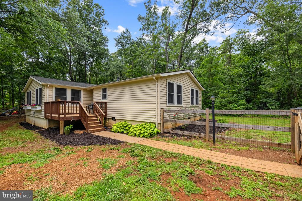 9448 GREEN RD, MIDLAND, Virginia 22728, 4 Bedrooms Bedrooms, ,2 BathroomsBathrooms,Residential,9448 GREEN RD,VAFQ2022712 MLS # VAFQ2022712 9448 GREEN RD, MIDLAND, Virginia 22728, 4 Bedrooms Bedrooms, ,2 BathroomsBathrooms,Residential,9448 GREEN RD,VAFQ2022712 MLS # VAFQ2022712