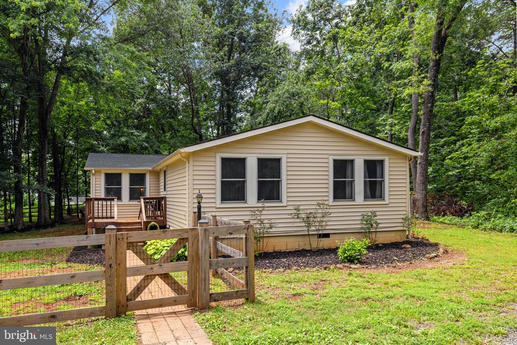 9448 GREEN RD, MIDLAND, Virginia 22728, 4 Bedrooms Bedrooms, ,2 BathroomsBathrooms,Residential,9448 GREEN RD,VAFQ2022712 MLS # VAFQ2022712 9448 GREEN RD, MIDLAND, Virginia 22728, 4 Bedrooms Bedrooms, ,2 BathroomsBathrooms,Residential,9448 GREEN RD,VAFQ2022712 MLS # VAFQ2022712