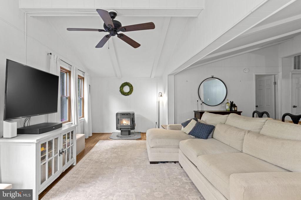9448 GREEN RD, MIDLAND, Virginia 22728, 4 Bedrooms Bedrooms, ,2 BathroomsBathrooms,Residential,9448 GREEN RD,VAFQ2022712 MLS # VAFQ2022712 9448 GREEN RD, MIDLAND, Virginia 22728, 4 Bedrooms Bedrooms, ,2 BathroomsBathrooms,Residential,9448 GREEN RD,VAFQ2022712 MLS # VAFQ2022712