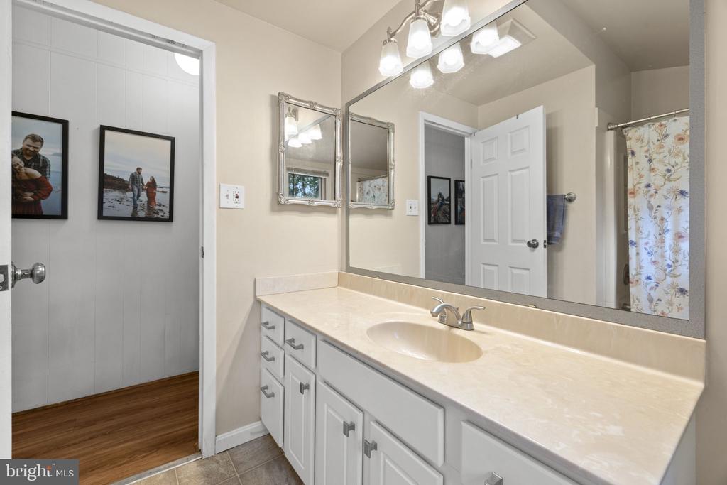 9448 GREEN RD, MIDLAND, Virginia 22728, 4 Bedrooms Bedrooms, ,2 BathroomsBathrooms,Residential,9448 GREEN RD,VAFQ2022712 MLS # VAFQ2022712 9448 GREEN RD, MIDLAND, Virginia 22728, 4 Bedrooms Bedrooms, ,2 BathroomsBathrooms,Residential,9448 GREEN RD,VAFQ2022712 MLS # VAFQ2022712
