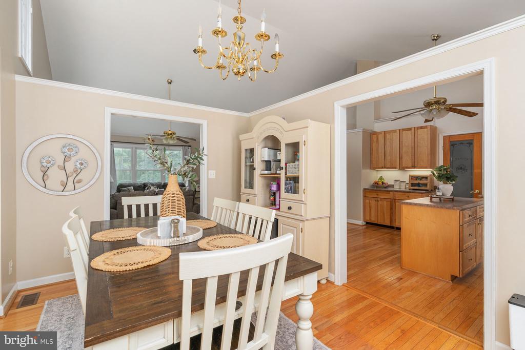 6814 TUPELO DR, SPOTSYLVANIA, Virginia 22551, 5 Bedrooms Bedrooms, ,3 BathroomsBathrooms,Residential,6814 TUPELO DR,VASP2043370 MLS # VASP2043370 6814 TUPELO DR, SPOTSYLVANIA, Virginia 22551, 5 Bedrooms Bedrooms, ,3 BathroomsBathrooms,Residential,6814 TUPELO DR,VASP2043370 MLS # VASP2043370