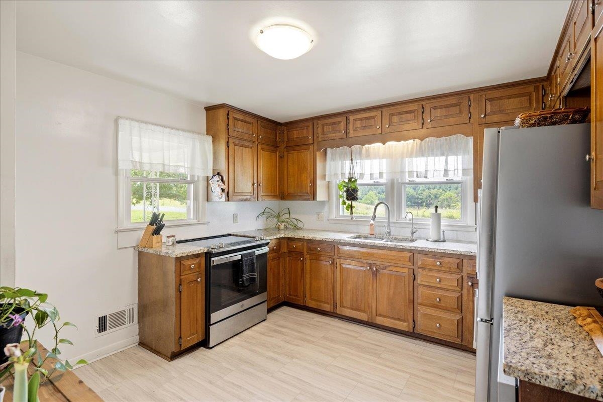 6061 OAK SHADE RD, ROCKINGHAM, Virginia 22801, 3 Bedrooms Bedrooms, ,1 BathroomBathrooms,Residential,6061 OAK SHADE RD,678995 MLS # 678995