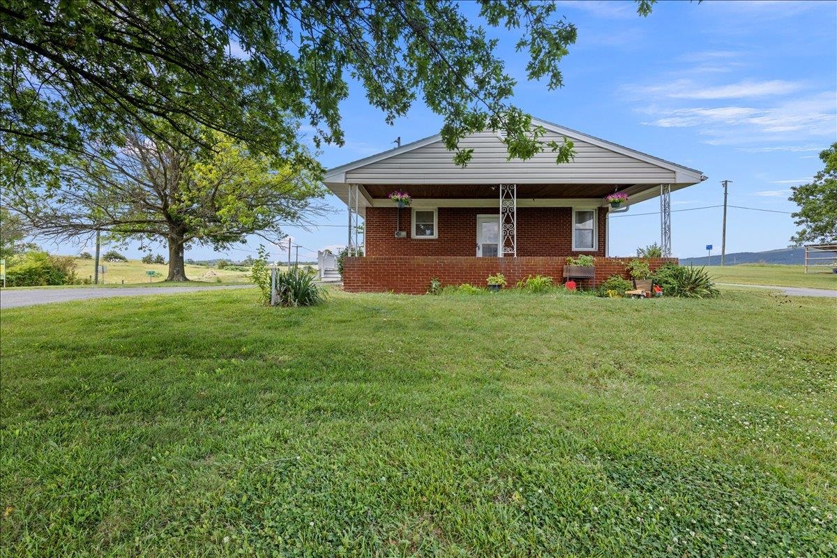6061 OAK SHADE RD, ROCKINGHAM, Virginia 22801, 3 Bedrooms Bedrooms, ,1 BathroomBathrooms,Residential,6061 OAK SHADE RD,678995 MLS # 678995