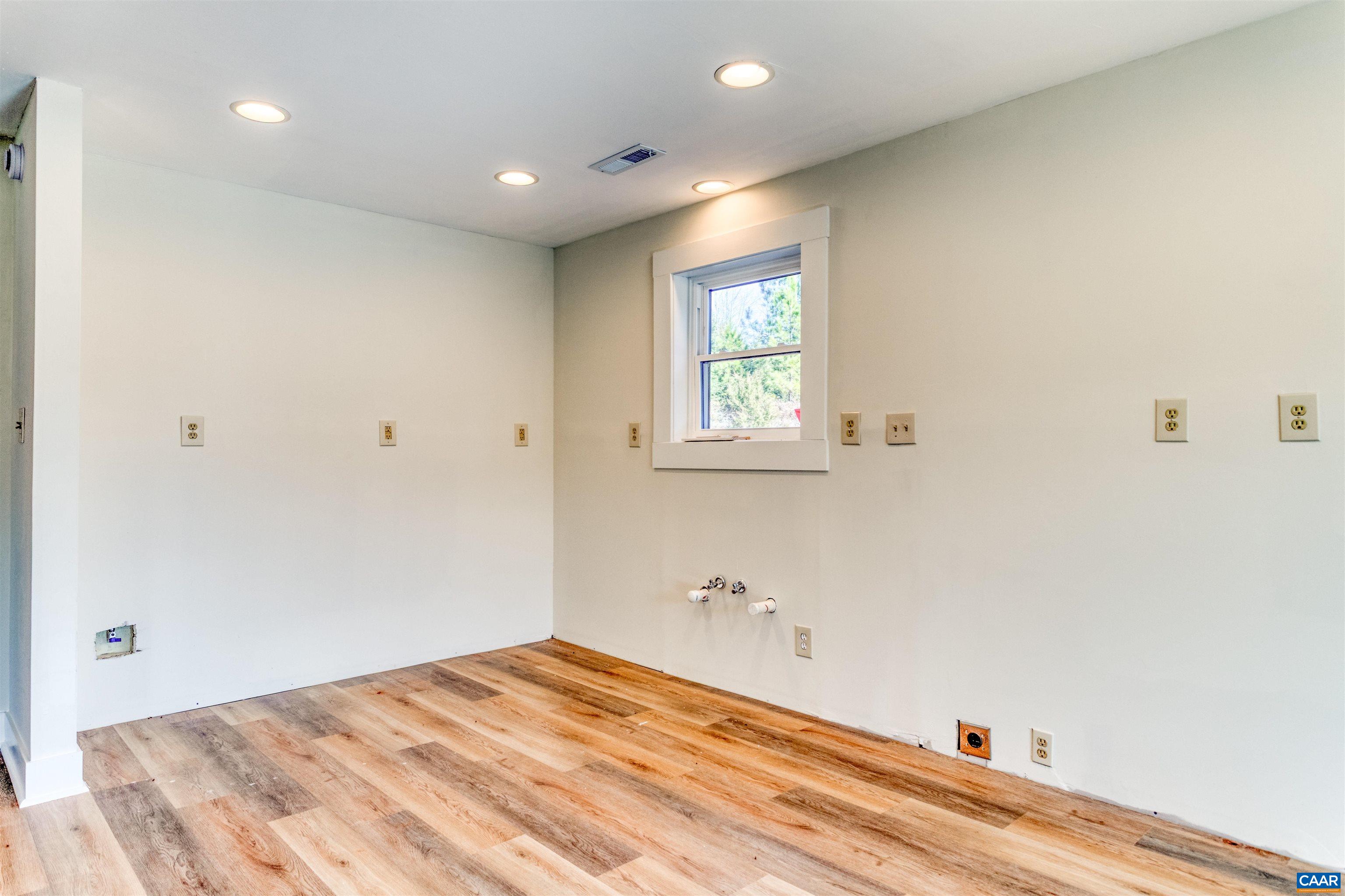 2911 JAMES RIVER RD, HOWARDSVILLE, Virginia 24562, 3 Bedrooms Bedrooms, ,3 BathroomsBathrooms,Residential,2911 JAMES RIVER RD,679020 MLS # 679020 2911 JAMES RIVER RD, HOWARDSVILLE, Virginia 24562, 3 Bedrooms Bedrooms, ,3 BathroomsBathrooms,Residential,2911 JAMES RIVER RD,679020 MLS # 679020