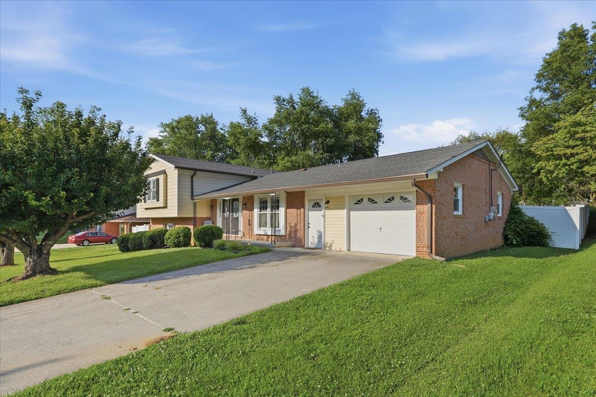 985 S MARSHALL ST, FRONT ROYAL, Virginia 22630, 3 Bedrooms Bedrooms, ,2 BathroomsBathrooms,Residential,985 S MARSHALL ST,679024 MLS # 679024