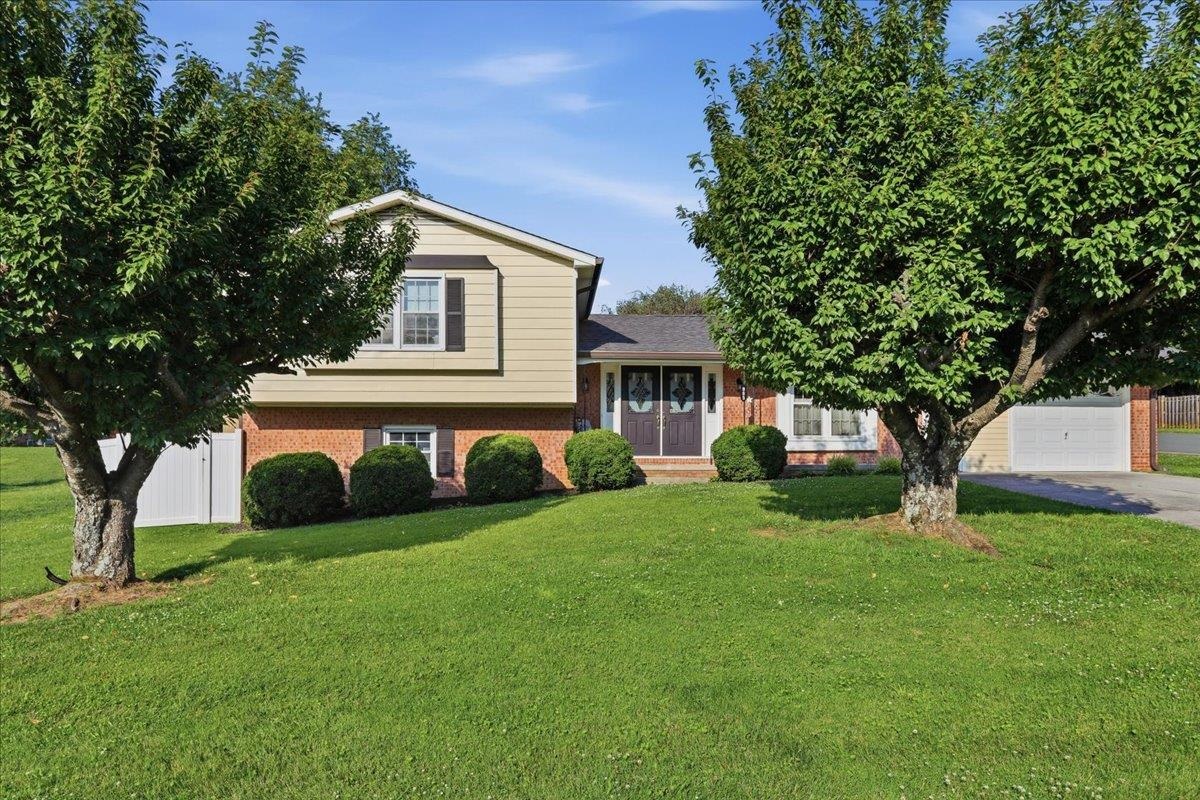 985 S MARSHALL ST, FRONT ROYAL, Virginia 22630, 3 Bedrooms Bedrooms, ,2 BathroomsBathrooms,Residential,985 S MARSHALL ST,679024 MLS # 679024