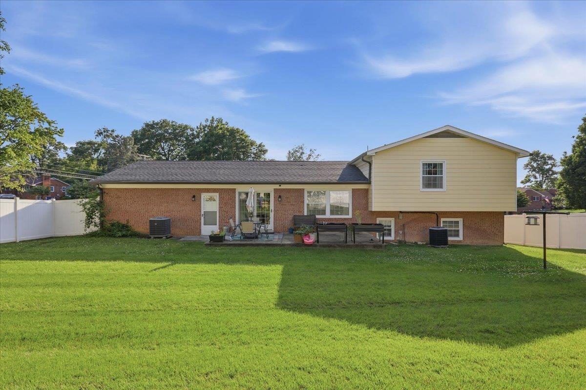 985 S MARSHALL ST, FRONT ROYAL, Virginia 22630, 3 Bedrooms Bedrooms, ,2 BathroomsBathrooms,Residential,985 S MARSHALL ST,679024 MLS # 679024