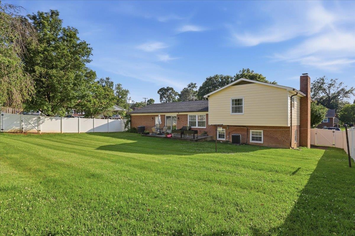 985 S MARSHALL ST, FRONT ROYAL, Virginia 22630, 3 Bedrooms Bedrooms, ,2 BathroomsBathrooms,Residential,985 S MARSHALL ST,679024 MLS # 679024