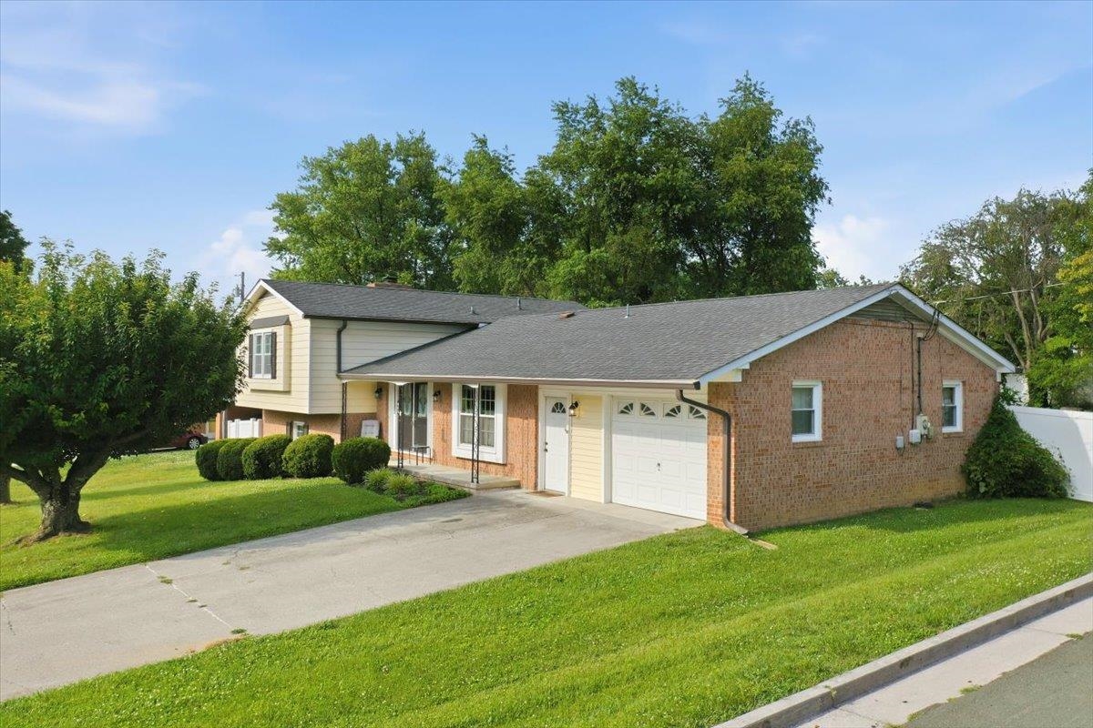 985 S MARSHALL ST, FRONT ROYAL, Virginia 22630, 3 Bedrooms Bedrooms, ,2 BathroomsBathrooms,Residential,985 S MARSHALL ST,679024 MLS # 679024