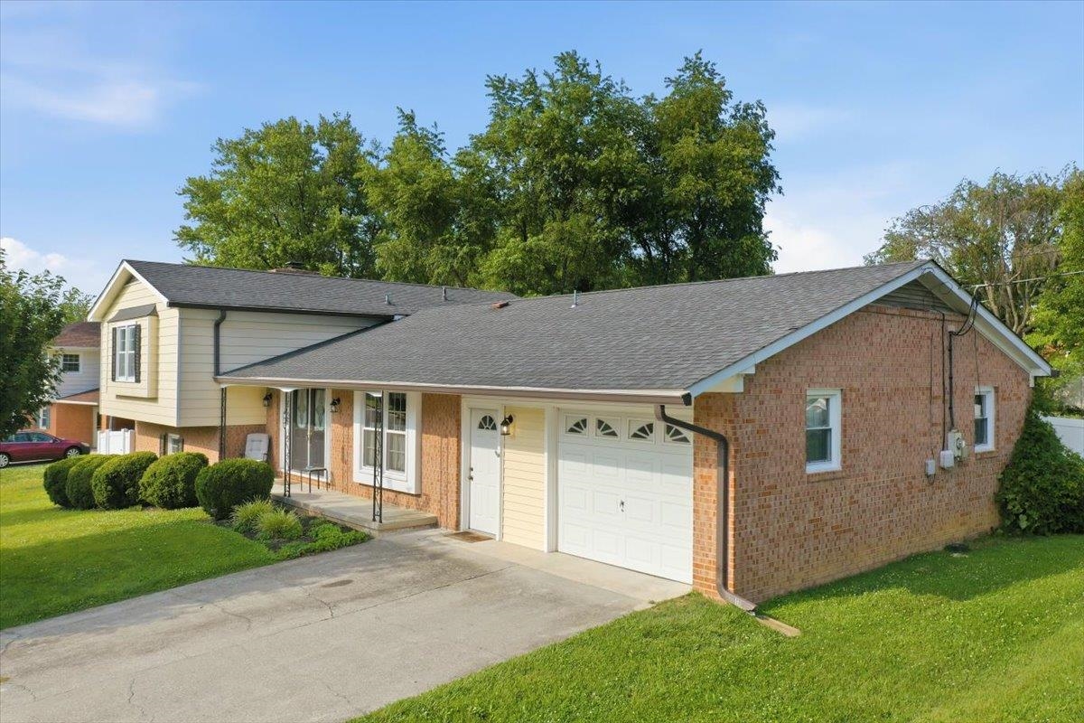 985 S MARSHALL ST, FRONT ROYAL, Virginia 22630, 3 Bedrooms Bedrooms, ,2 BathroomsBathrooms,Residential,985 S MARSHALL ST,679024 MLS # 679024