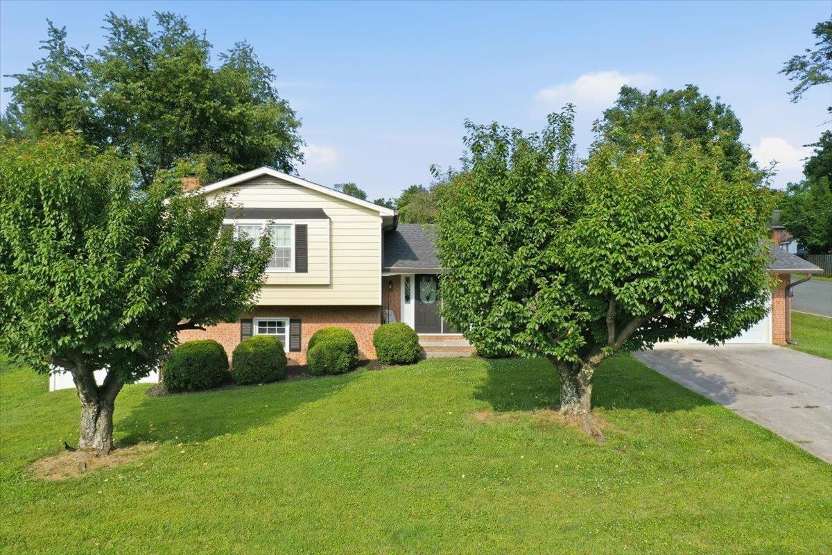 985 S MARSHALL ST, FRONT ROYAL, Virginia 22630, 3 Bedrooms Bedrooms, ,2 BathroomsBathrooms,Residential,985 S MARSHALL ST,679024 MLS # 679024