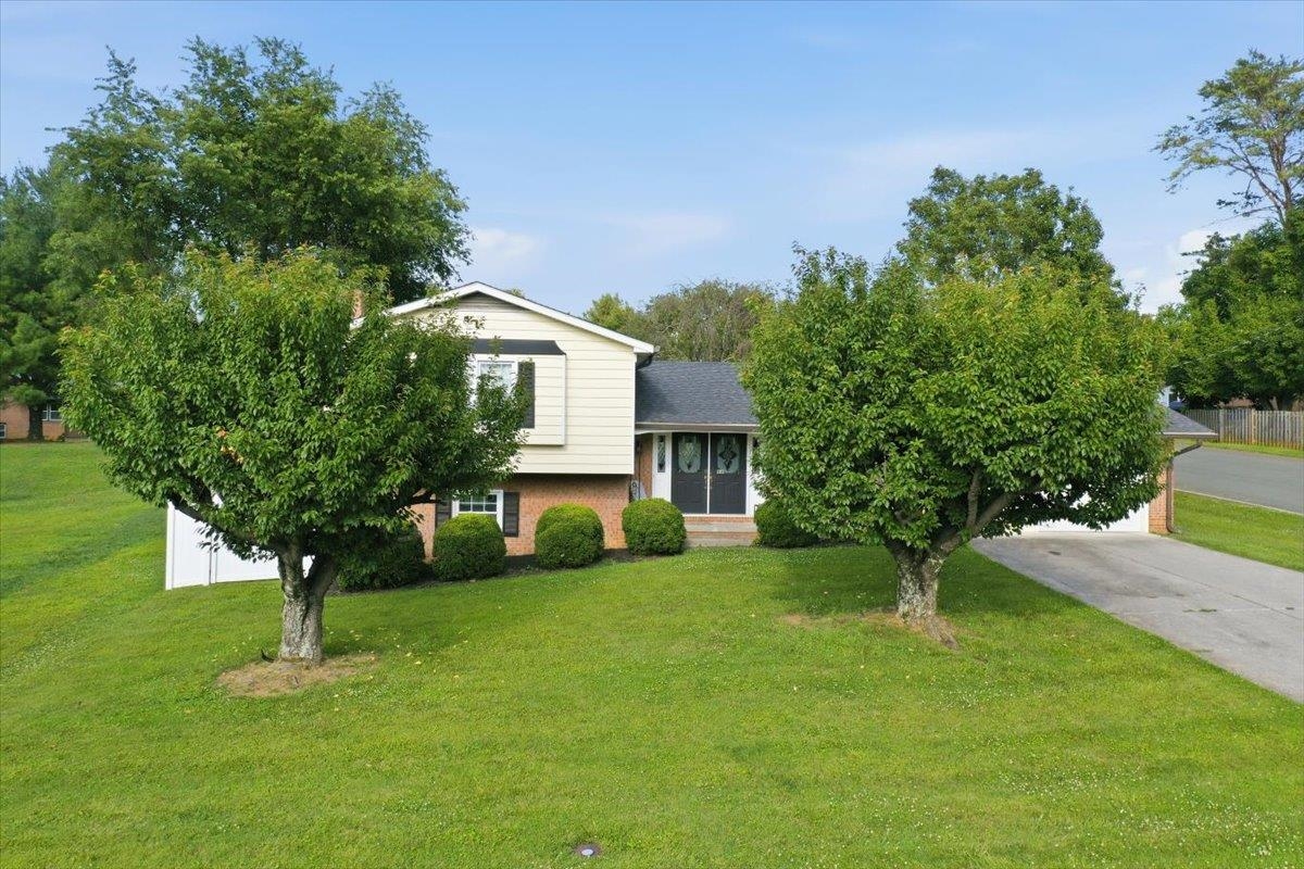 985 S MARSHALL ST, FRONT ROYAL, Virginia 22630, 3 Bedrooms Bedrooms, ,2 BathroomsBathrooms,Residential,985 S MARSHALL ST,679024 MLS # 679024