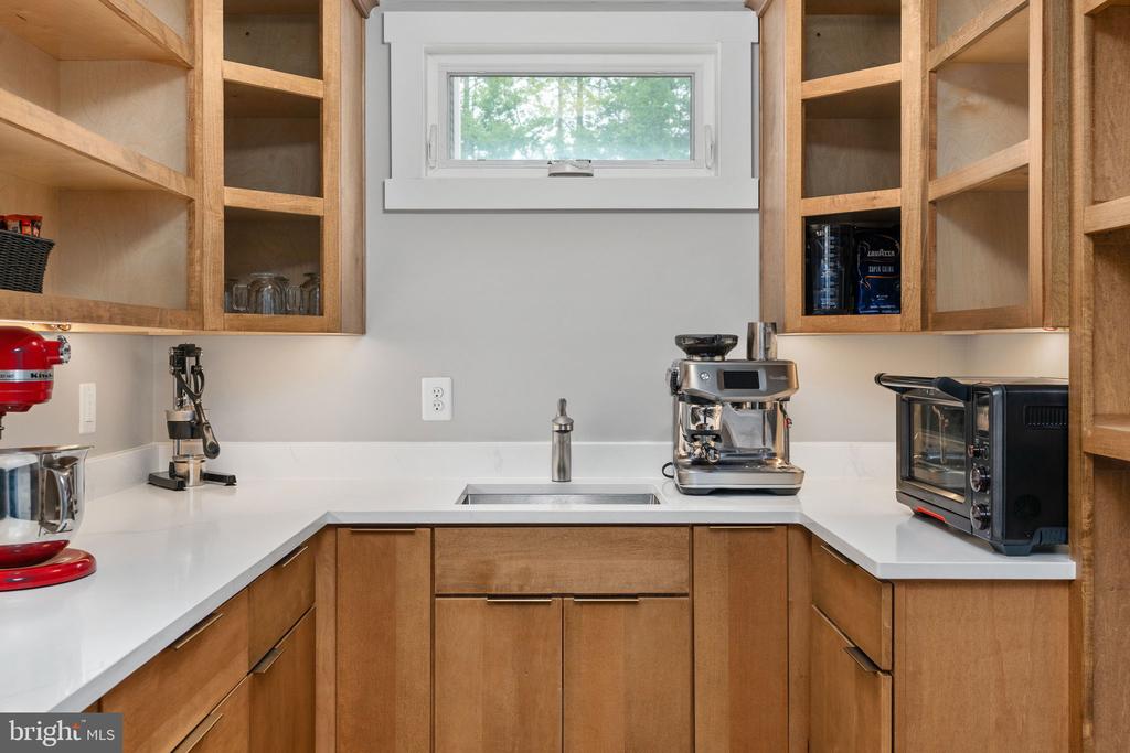 6912 BARCLAY DR, FREDERICKSBURG, Virginia 22407, 5 Bedrooms Bedrooms, ,5 BathroomsBathrooms,Residential,6912 BARCLAY DR,VASP2042998 MLS # VASP2042998