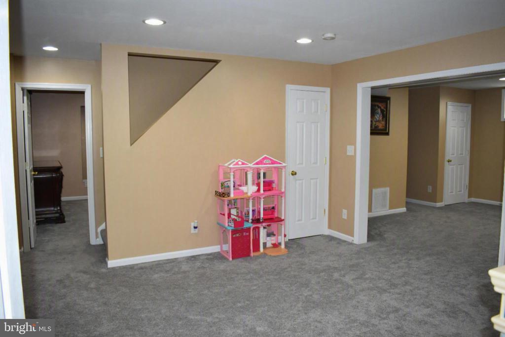 4016 DERBYSHIRE LN, FREDERICKSBURG, Virginia 22408, 5 Bedrooms Bedrooms, ,3 BathroomsBathrooms,Residential,4016 DERBYSHIRE LN,VASP2043266 MLS # VASP2043266 4016 DERBYSHIRE LN, FREDERICKSBURG, Virginia 22408, 5 Bedrooms Bedrooms, ,3 BathroomsBathrooms,Residential,4016 DERBYSHIRE LN,VASP2043266 MLS # VASP2043266