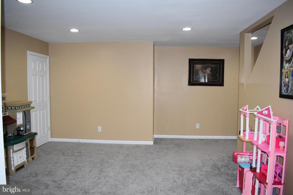 4016 DERBYSHIRE LN, FREDERICKSBURG, Virginia 22408, 5 Bedrooms Bedrooms, ,3 BathroomsBathrooms,Residential,4016 DERBYSHIRE LN,VASP2043266 MLS # VASP2043266 4016 DERBYSHIRE LN, FREDERICKSBURG, Virginia 22408, 5 Bedrooms Bedrooms, ,3 BathroomsBathrooms,Residential,4016 DERBYSHIRE LN,VASP2043266 MLS # VASP2043266