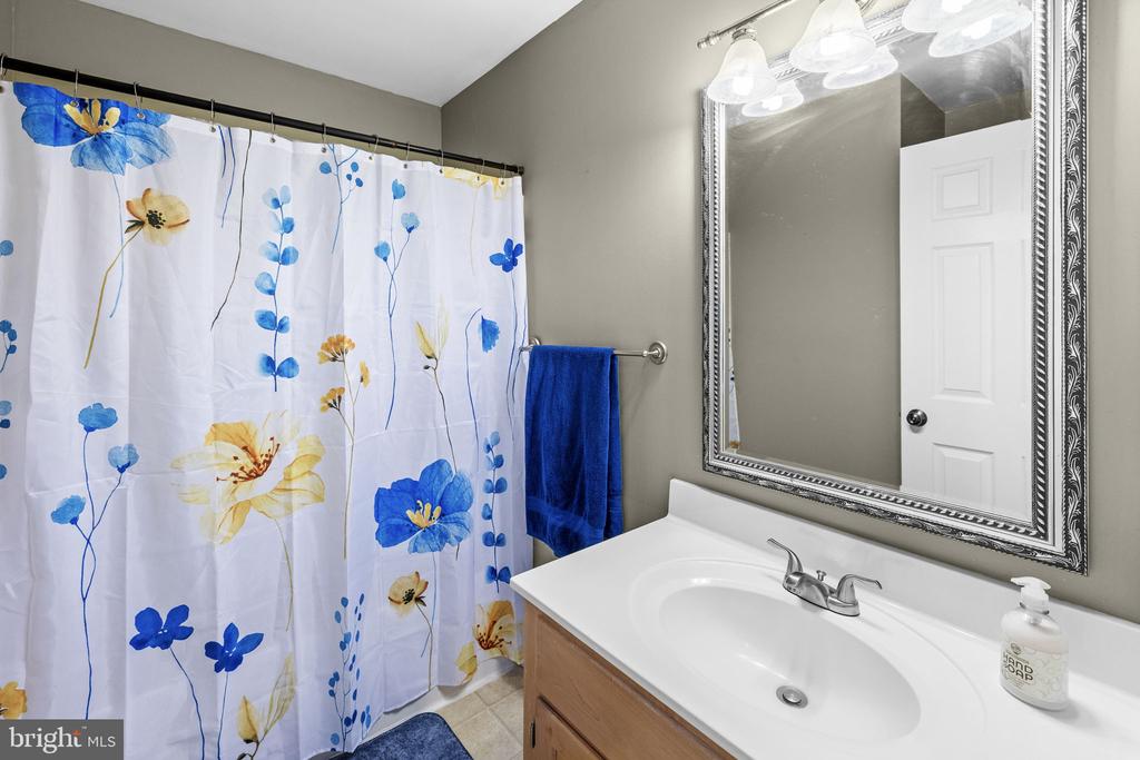 621 RIDGEMONT DR, LOUISA, Virginia 23093, 5 Bedrooms Bedrooms, ,2 BathroomsBathrooms,Residential,621 RIDGEMONT DR,VALA2010174 MLS # VALA2010174 621 RIDGEMONT DR, LOUISA, Virginia 23093, 5 Bedrooms Bedrooms, ,2 BathroomsBathrooms,Residential,621 RIDGEMONT DR,VALA2010174 MLS # VALA2010174