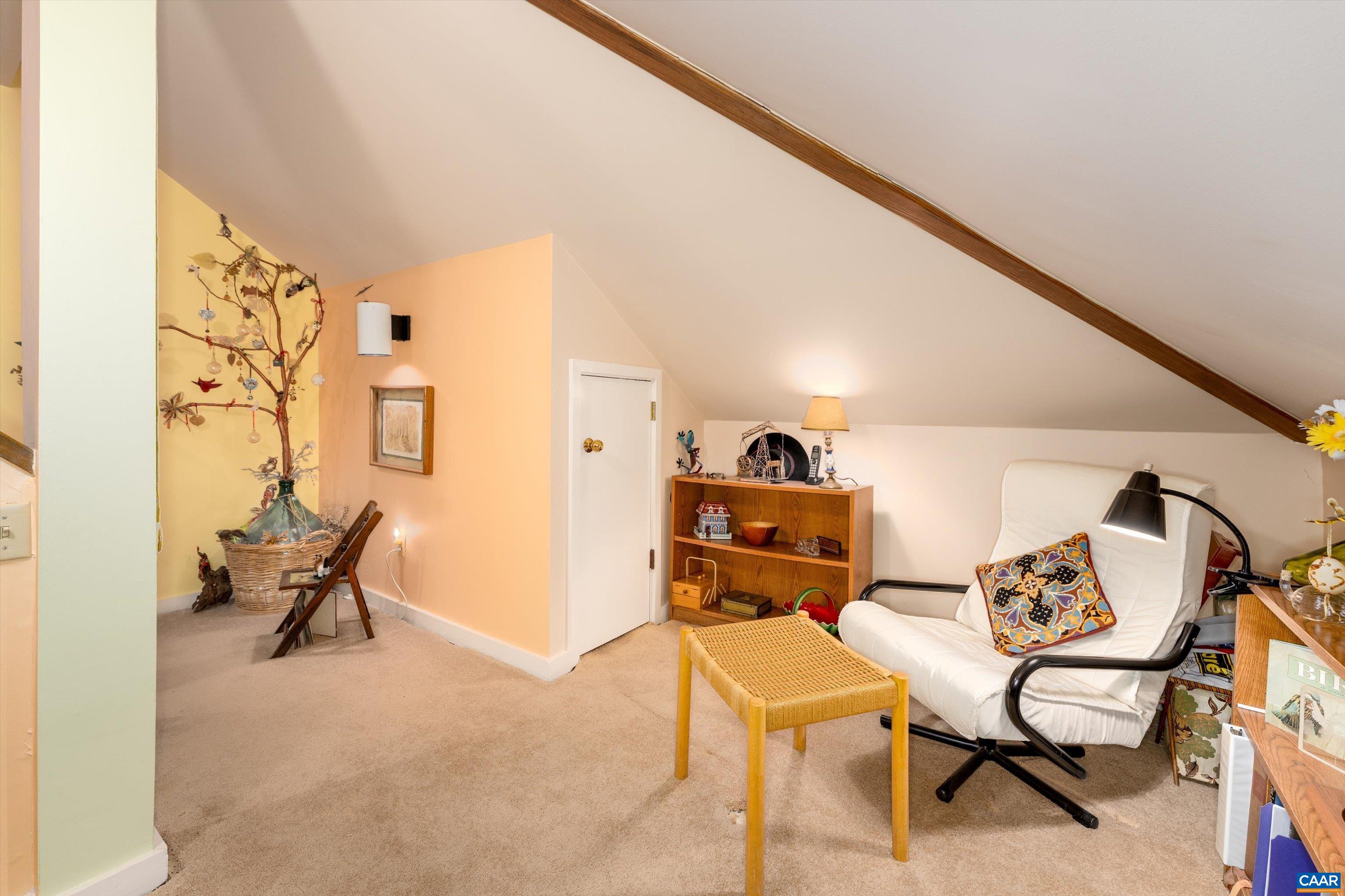 Mid level bonus room. Great spot for reading or reflecting... Mid level bonus room. Great spot for reading or reflecting...