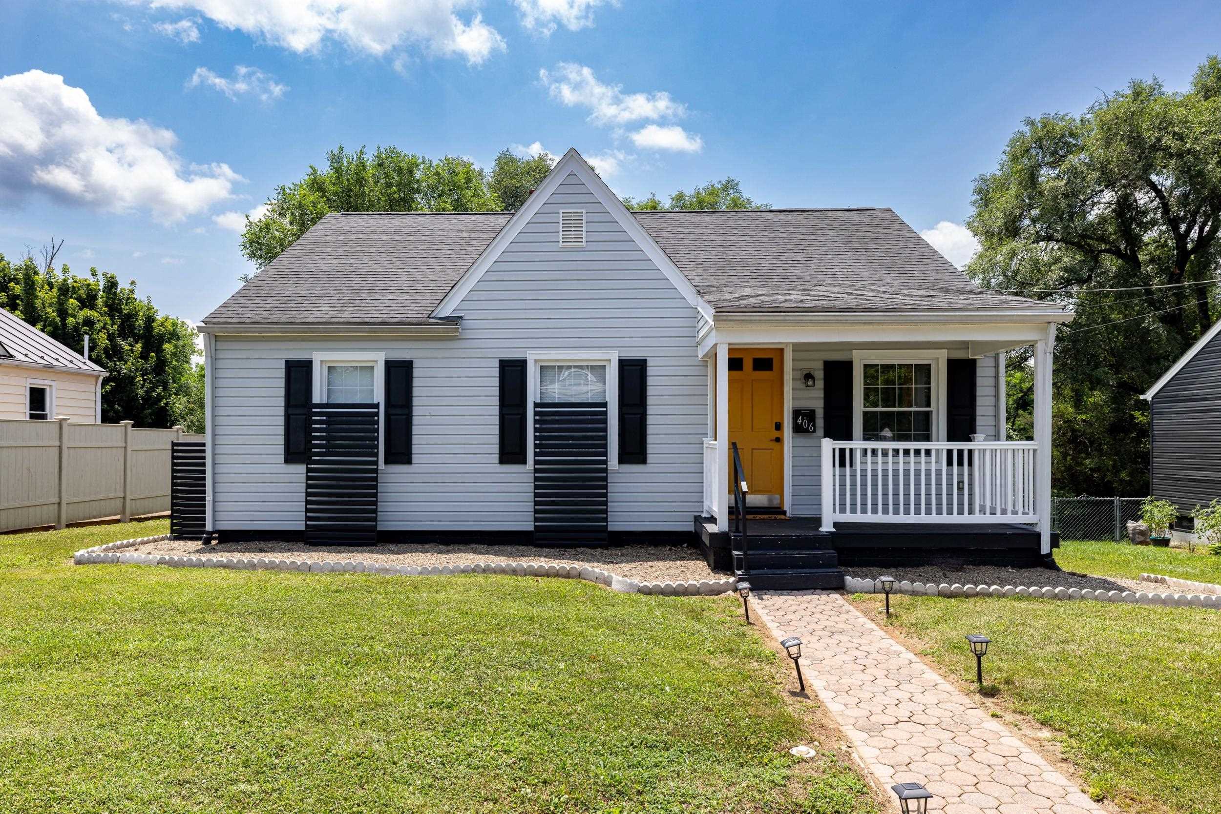 406 E ROCKINGHAM ST, ELKTON, Virginia 22827, 4 Bedrooms Bedrooms, ,2 BathroomsBathrooms,Residential,406 E ROCKINGHAM ST,679030 MLS # 679030