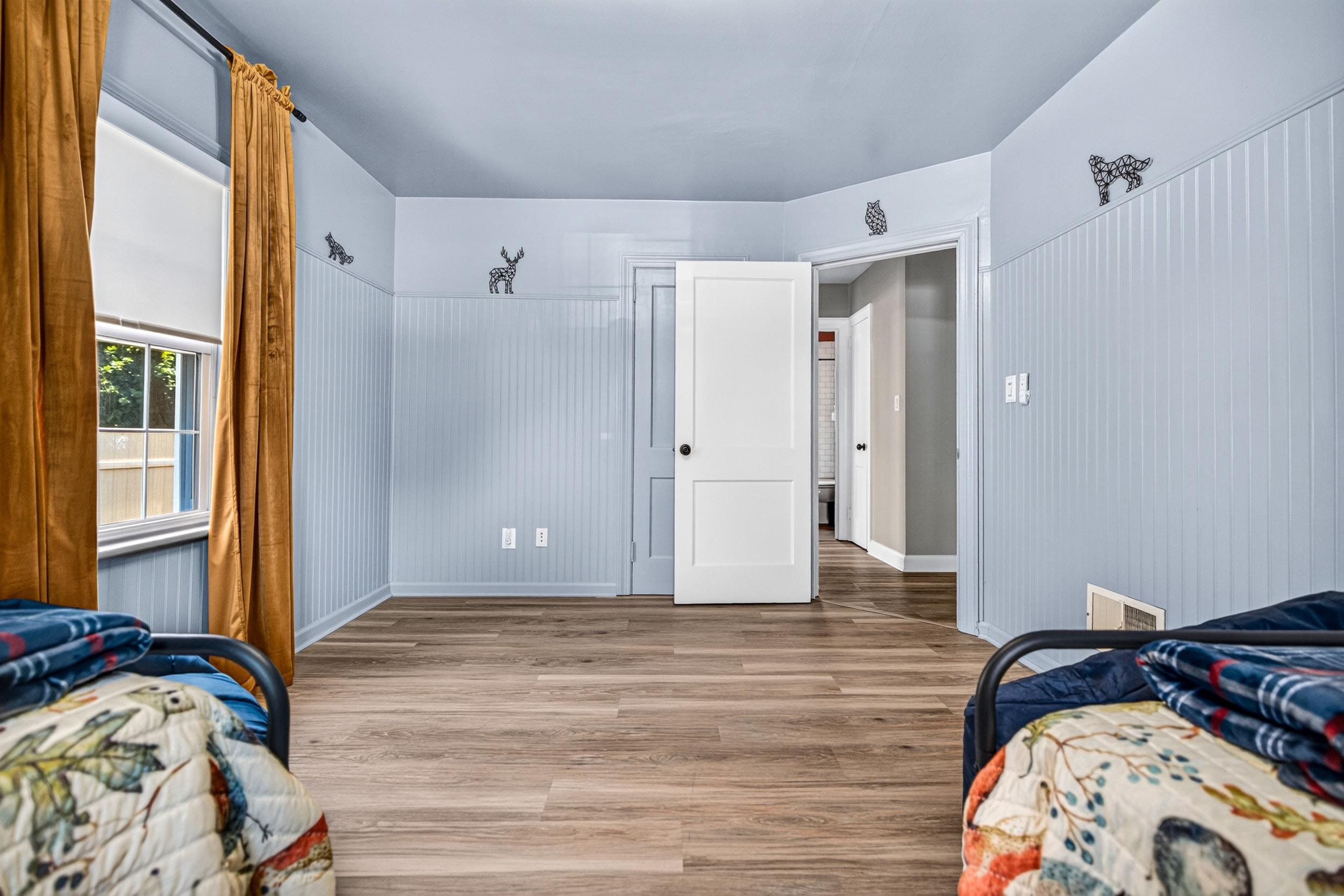 406 E ROCKINGHAM ST, ELKTON, Virginia 22827, 4 Bedrooms Bedrooms, ,2 BathroomsBathrooms,Residential,406 E ROCKINGHAM ST,679030 MLS # 679030 406 E ROCKINGHAM ST, ELKTON, Virginia 22827, 4 Bedrooms Bedrooms, ,2 BathroomsBathrooms,Residential,406 E ROCKINGHAM ST,679030 MLS # 679030