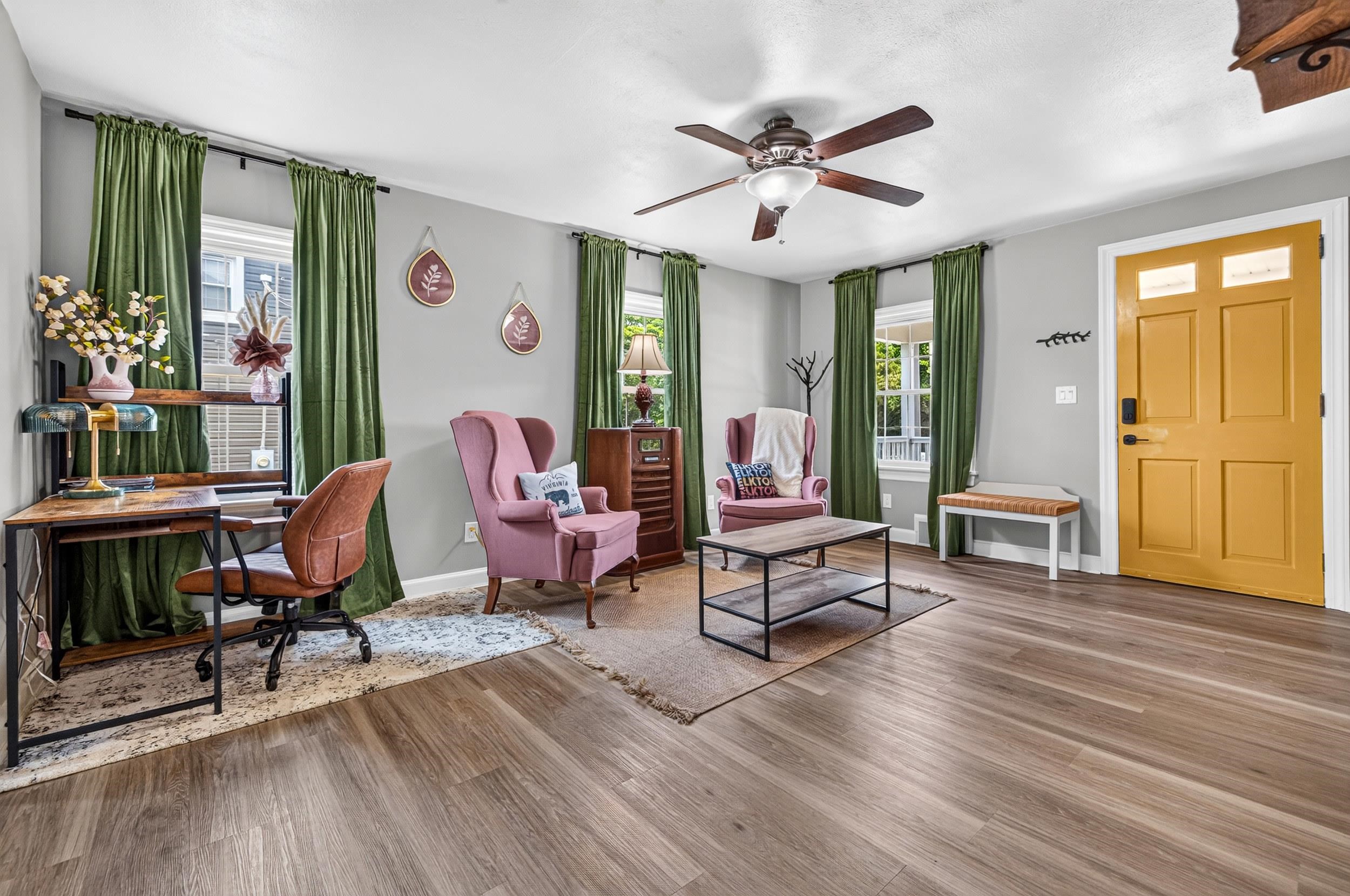 406 E ROCKINGHAM ST, ELKTON, Virginia 22827, 4 Bedrooms Bedrooms, ,2 BathroomsBathrooms,Residential,406 E ROCKINGHAM ST,679030 MLS # 679030 406 E ROCKINGHAM ST, ELKTON, Virginia 22827, 4 Bedrooms Bedrooms, ,2 BathroomsBathrooms,Residential,406 E ROCKINGHAM ST,679030 MLS # 679030