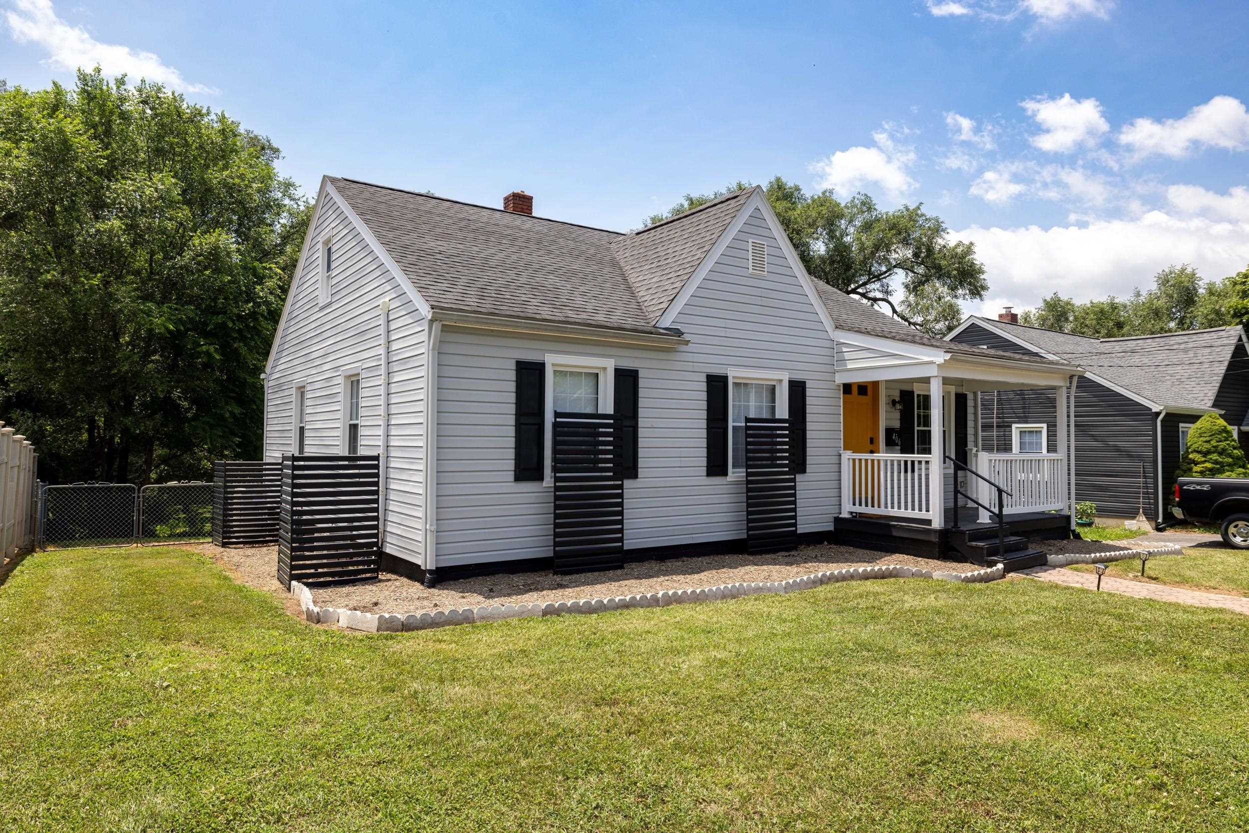 406 E ROCKINGHAM ST, ELKTON, Virginia 22827, 4 Bedrooms Bedrooms, ,2 BathroomsBathrooms,Residential,406 E ROCKINGHAM ST,679030 MLS # 679030 406 E ROCKINGHAM ST, ELKTON, Virginia 22827, 4 Bedrooms Bedrooms, ,2 BathroomsBathrooms,Residential,406 E ROCKINGHAM ST,679030 MLS # 679030