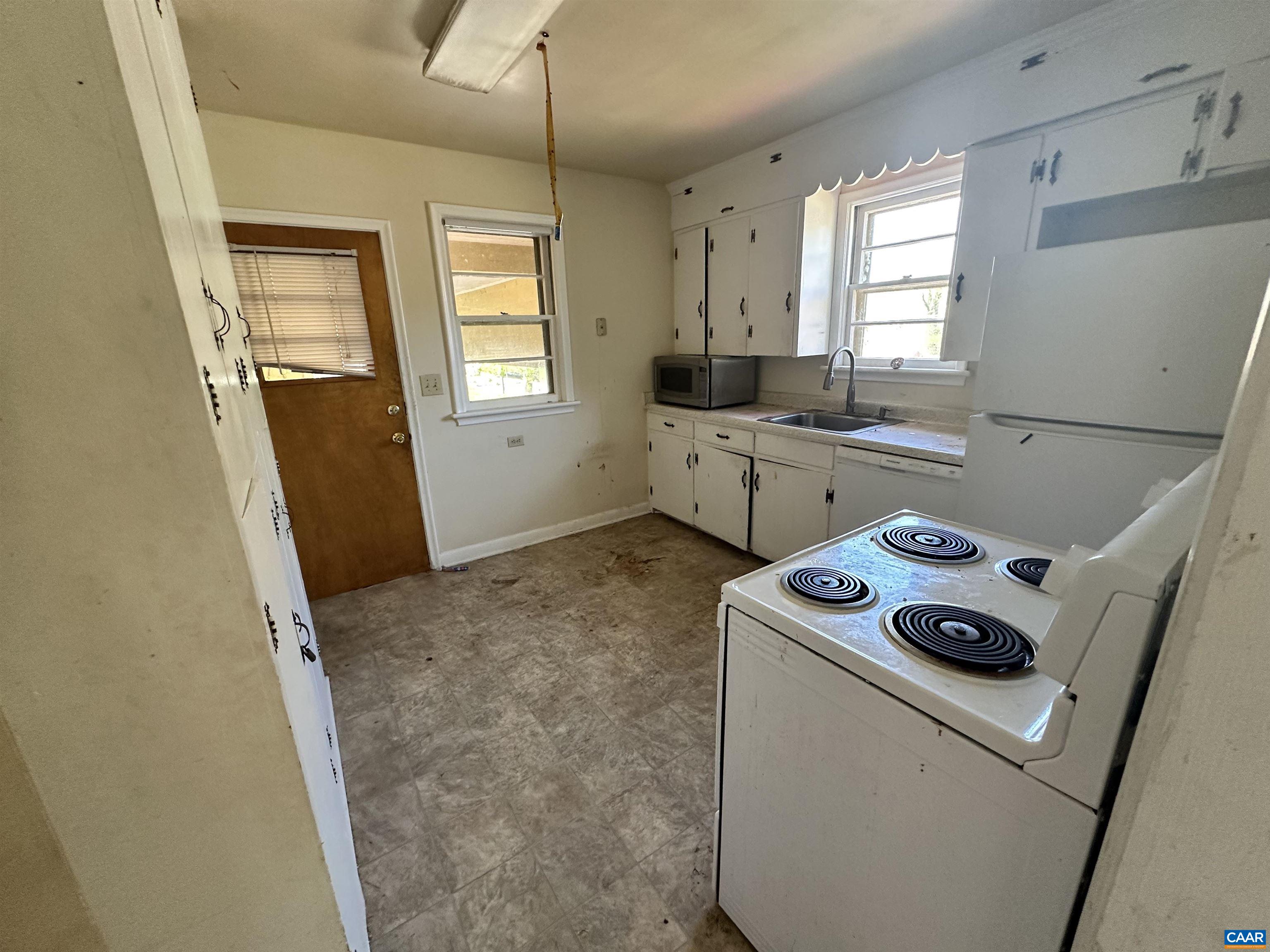 912 SAINT CHARLES AVE, CHARLOTTESVILLE, Virginia 22901, 5 Bedrooms Bedrooms, ,3 BathroomsBathrooms,Residential,912 SAINT CHARLES AVE,679032 MLS # 679032