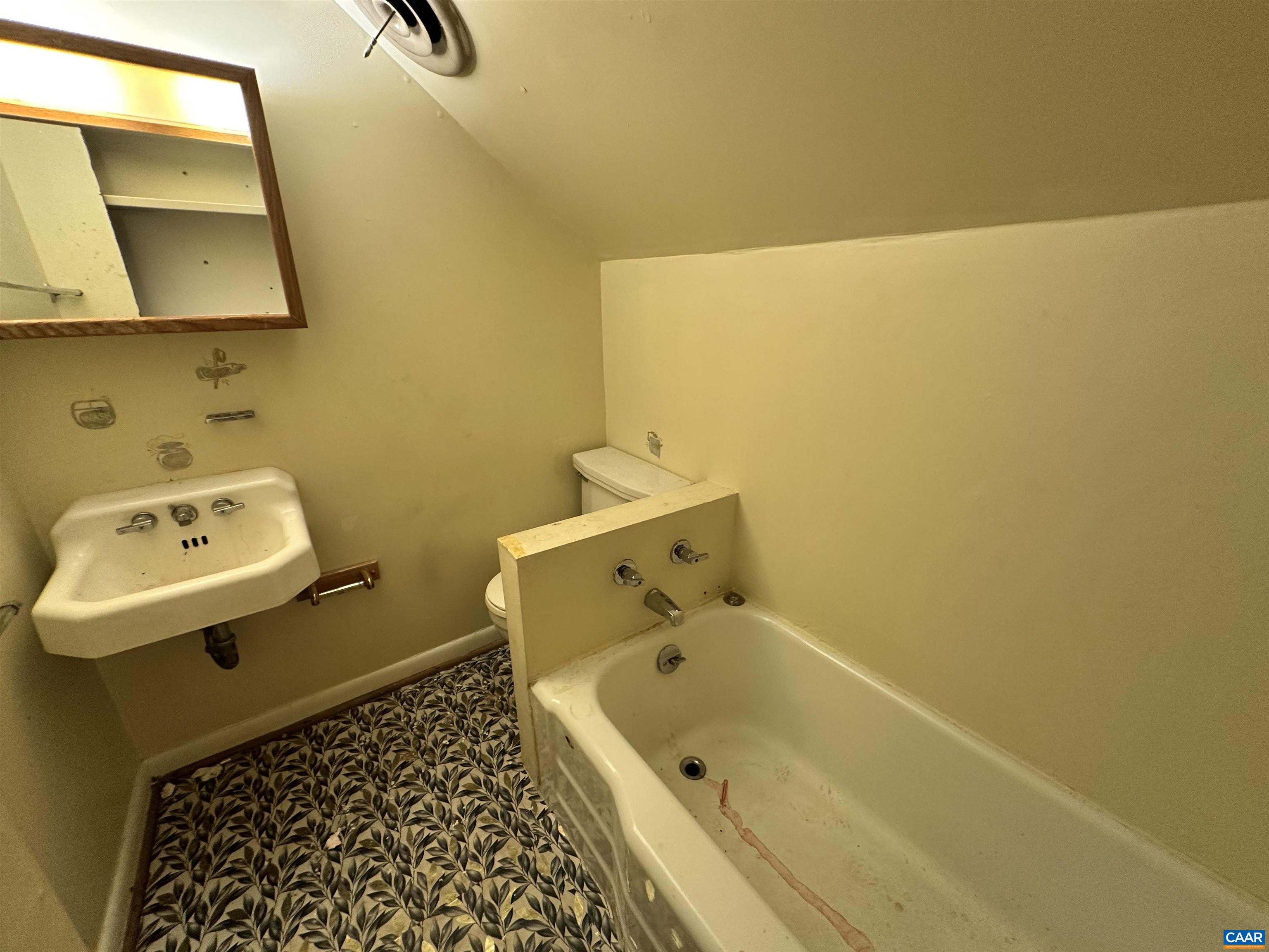 912 SAINT CHARLES AVE, CHARLOTTESVILLE, Virginia 22901, 5 Bedrooms Bedrooms, ,3 BathroomsBathrooms,Residential,912 SAINT CHARLES AVE,679032 MLS # 679032