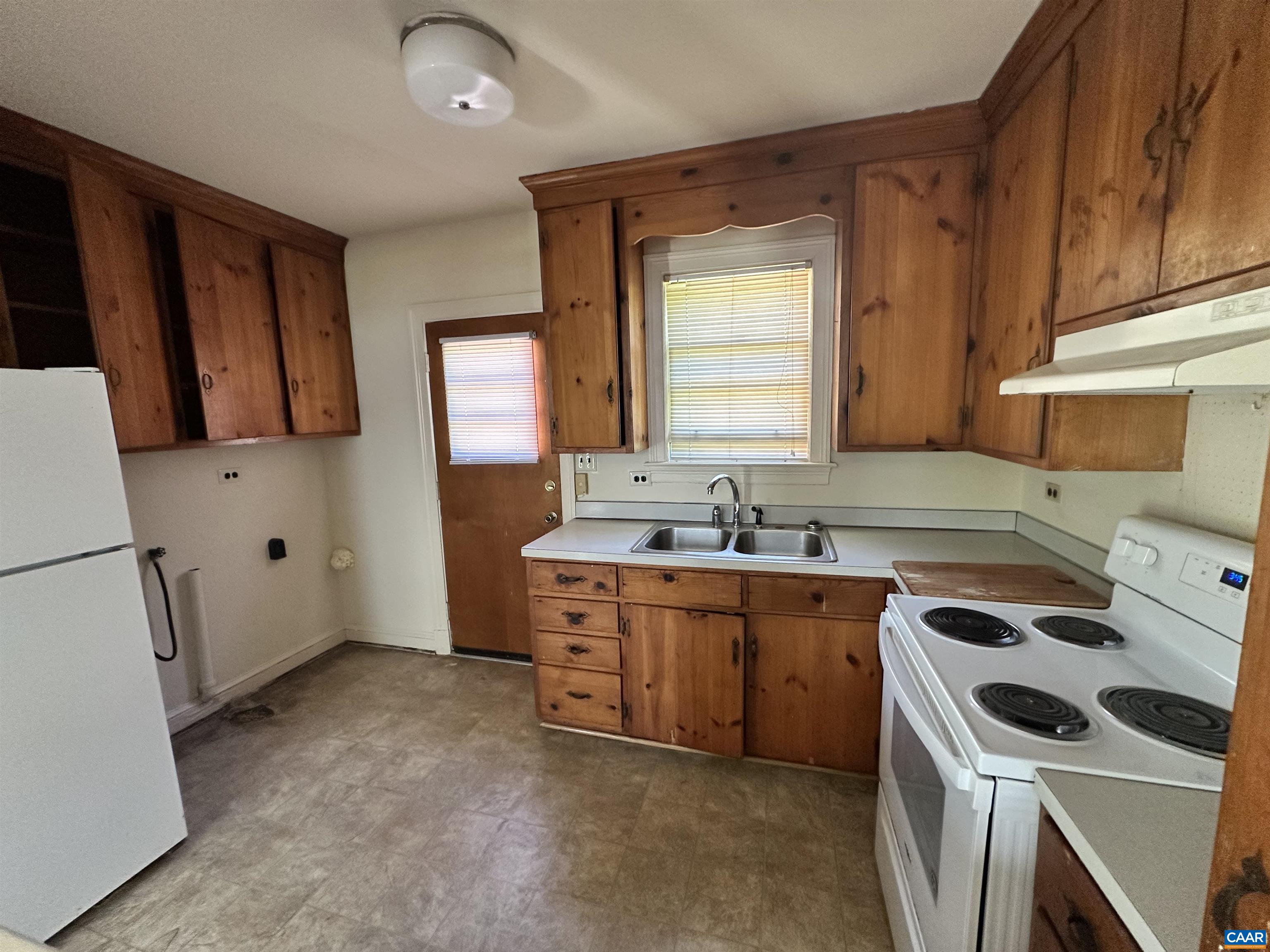912 SAINT CHARLES AVE, CHARLOTTESVILLE, Virginia 22901, 5 Bedrooms Bedrooms, ,3 BathroomsBathrooms,Residential,912 SAINT CHARLES AVE,679032 MLS # 679032
