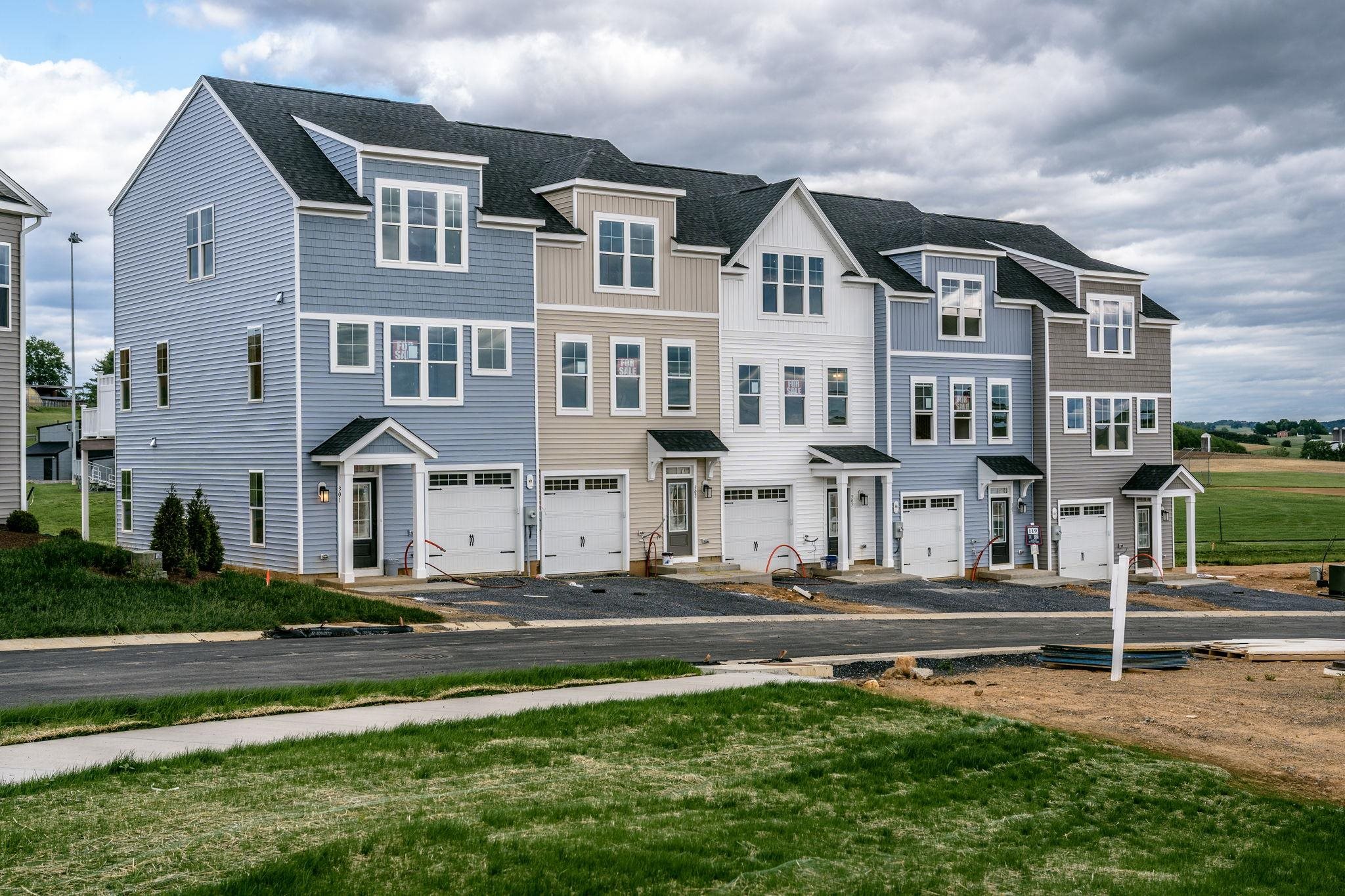213 SCARLET MAPLE LN, BRIDGEWATER, Virginia 22812, 3 Bedrooms Bedrooms, ,3 BathroomsBathrooms,Residential,The Glen at Cooks Creek,213 SCARLET MAPLE LN,679033 MLS # 679033