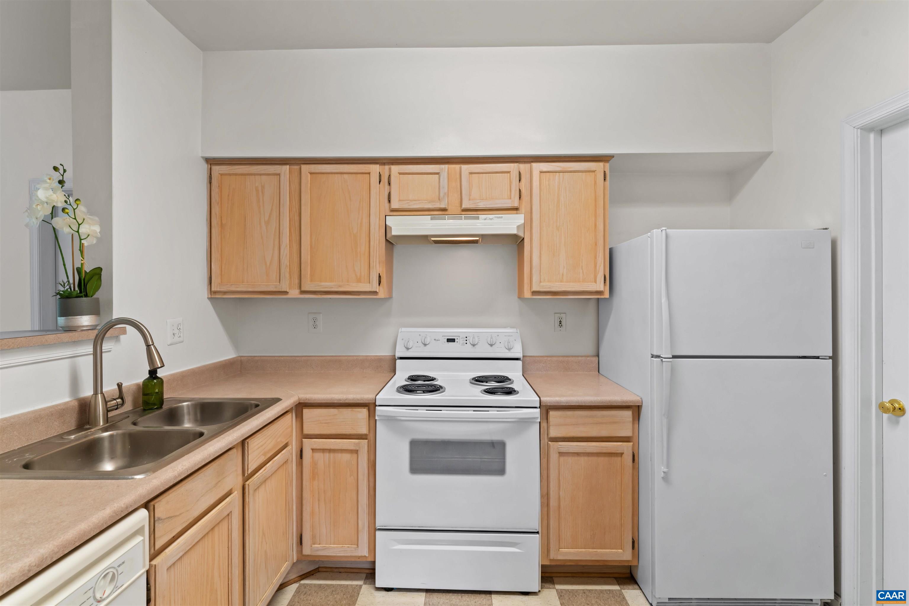 1055 WEYBRIDGE CT, CHARLOTTESVILLE, Virginia 22911, 2 Bedrooms Bedrooms, ,2 BathroomsBathrooms,Residential,The Madison at Carriage Hill,1055 WEYBRIDGE CT,679051 MLS # 679051