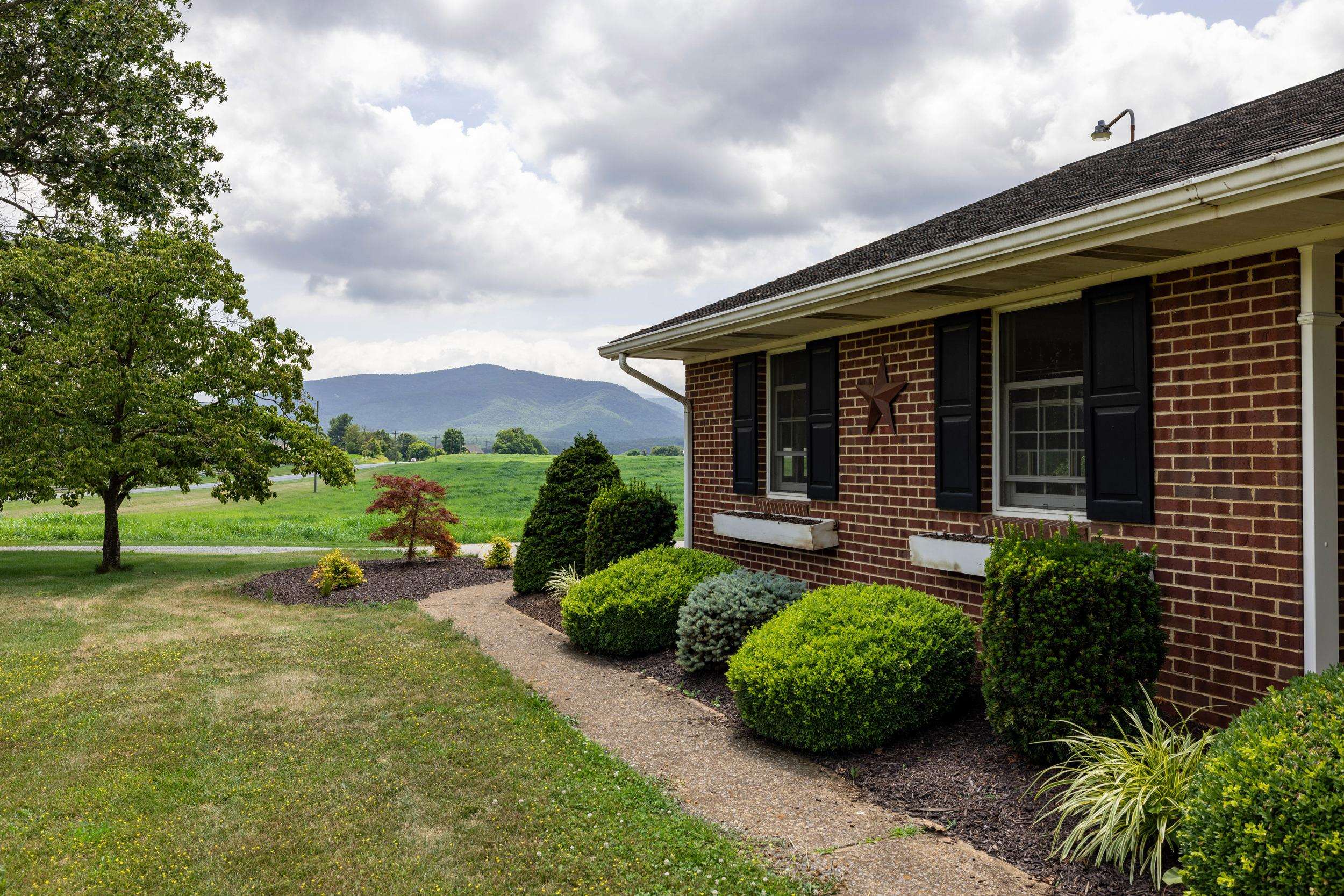 1630 ISLAND FORD RD, ELKTON, Virginia 22827, 3 Bedrooms Bedrooms, ,2 BathroomsBathrooms,Residential,1630 ISLAND FORD RD,679054 MLS # 679054 1630 ISLAND FORD RD, ELKTON, Virginia 22827, 3 Bedrooms Bedrooms, ,2 BathroomsBathrooms,Residential,1630 ISLAND FORD RD,679054 MLS # 679054