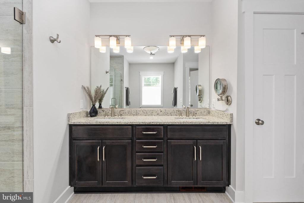 10505 RIDGE COVE LN, SPOTSYLVANIA, Virginia 22551, 5 Bedrooms Bedrooms, ,5 BathroomsBathrooms,Residential,10505 RIDGE COVE LN,VASP2043128 MLS # VASP2043128