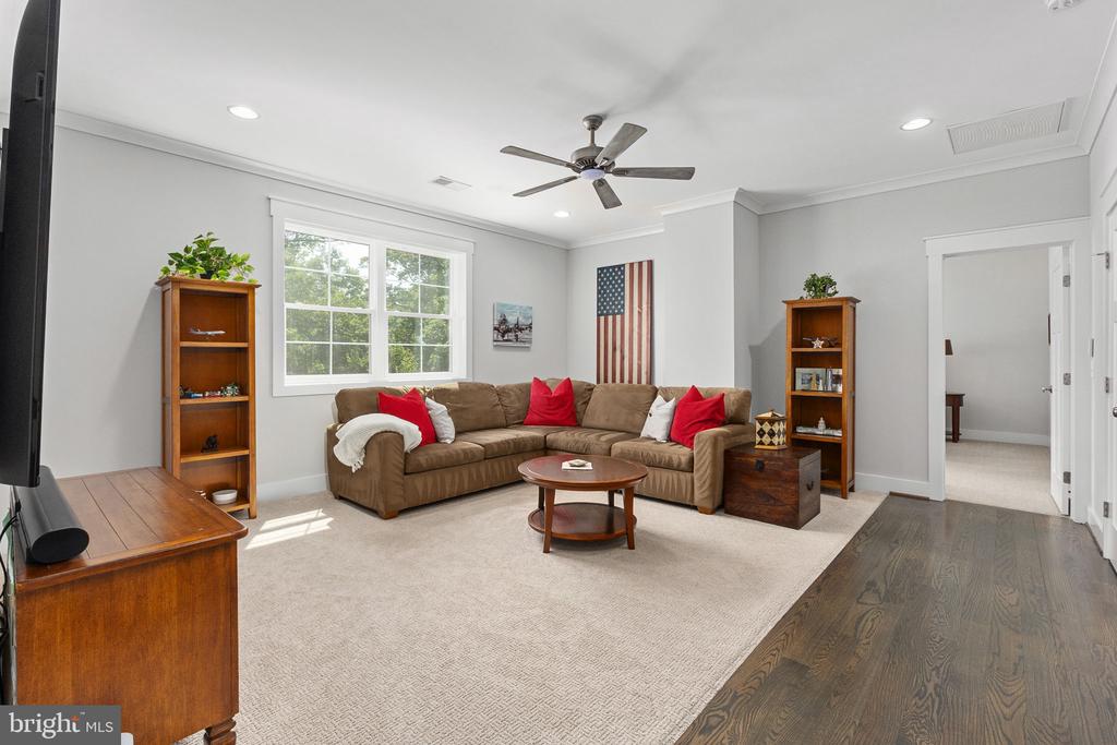 10505 RIDGE COVE LN, SPOTSYLVANIA, Virginia 22551, 5 Bedrooms Bedrooms, ,5 BathroomsBathrooms,Residential,10505 RIDGE COVE LN,VASP2043128 MLS # VASP2043128