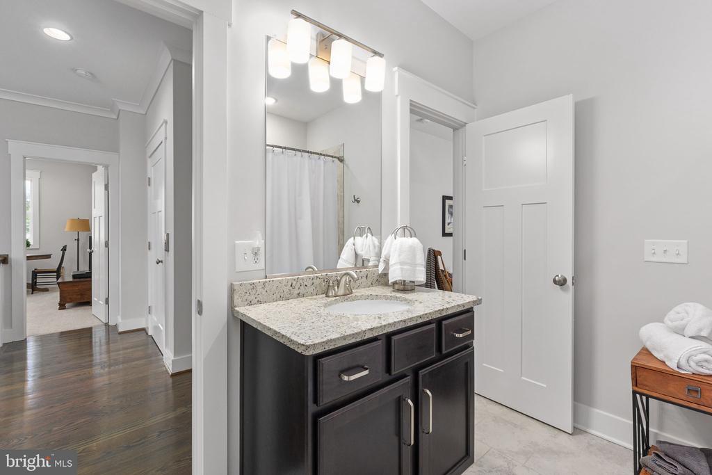 10505 RIDGE COVE LN, SPOTSYLVANIA, Virginia 22551, 5 Bedrooms Bedrooms, ,5 BathroomsBathrooms,Residential,10505 RIDGE COVE LN,VASP2043128 MLS # VASP2043128