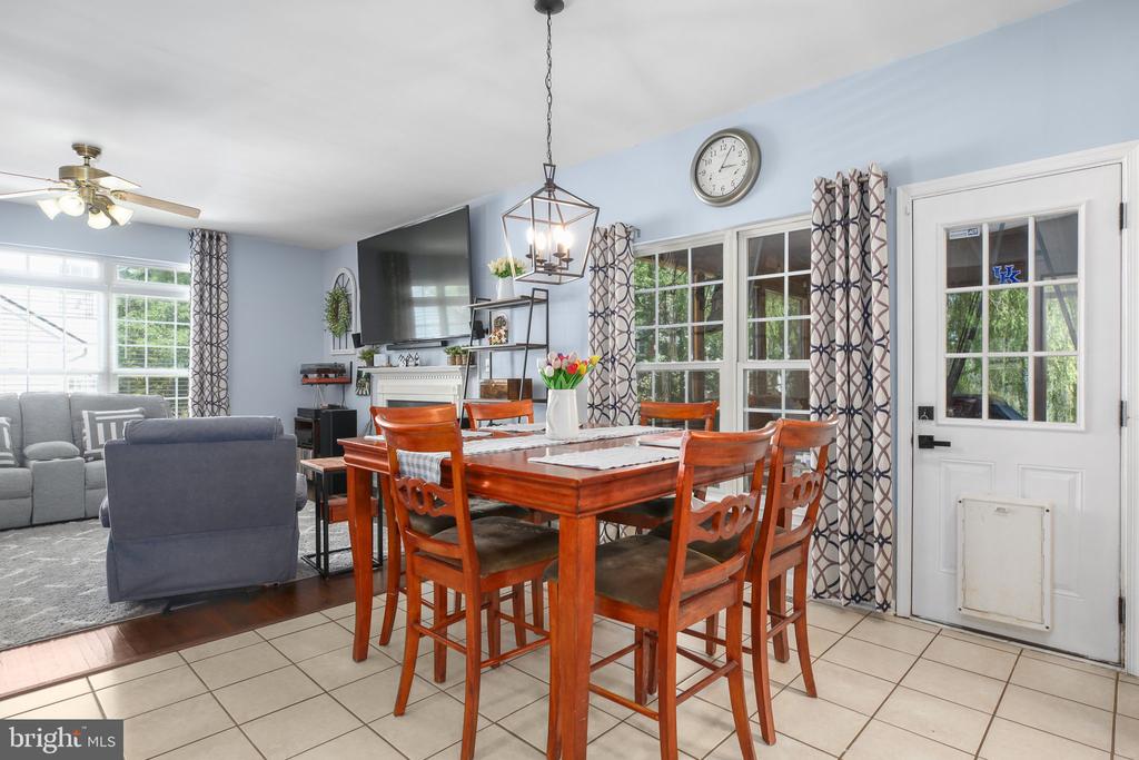6806 LAKERIDGE DR, FREDERICKSBURG, Virginia 22407, 5 Bedrooms Bedrooms, ,3 BathroomsBathrooms,Residential,6806 LAKERIDGE DR,VASP2043368 MLS # VASP2043368